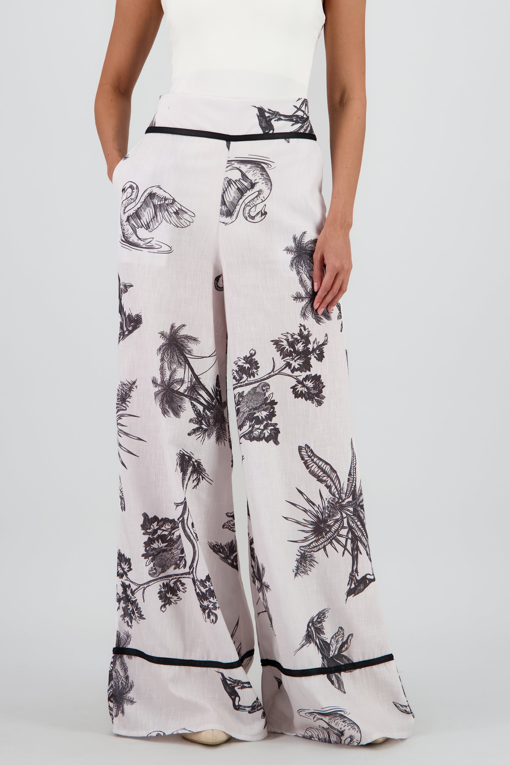 Pantalon estampado tropical NEGRO COMBO