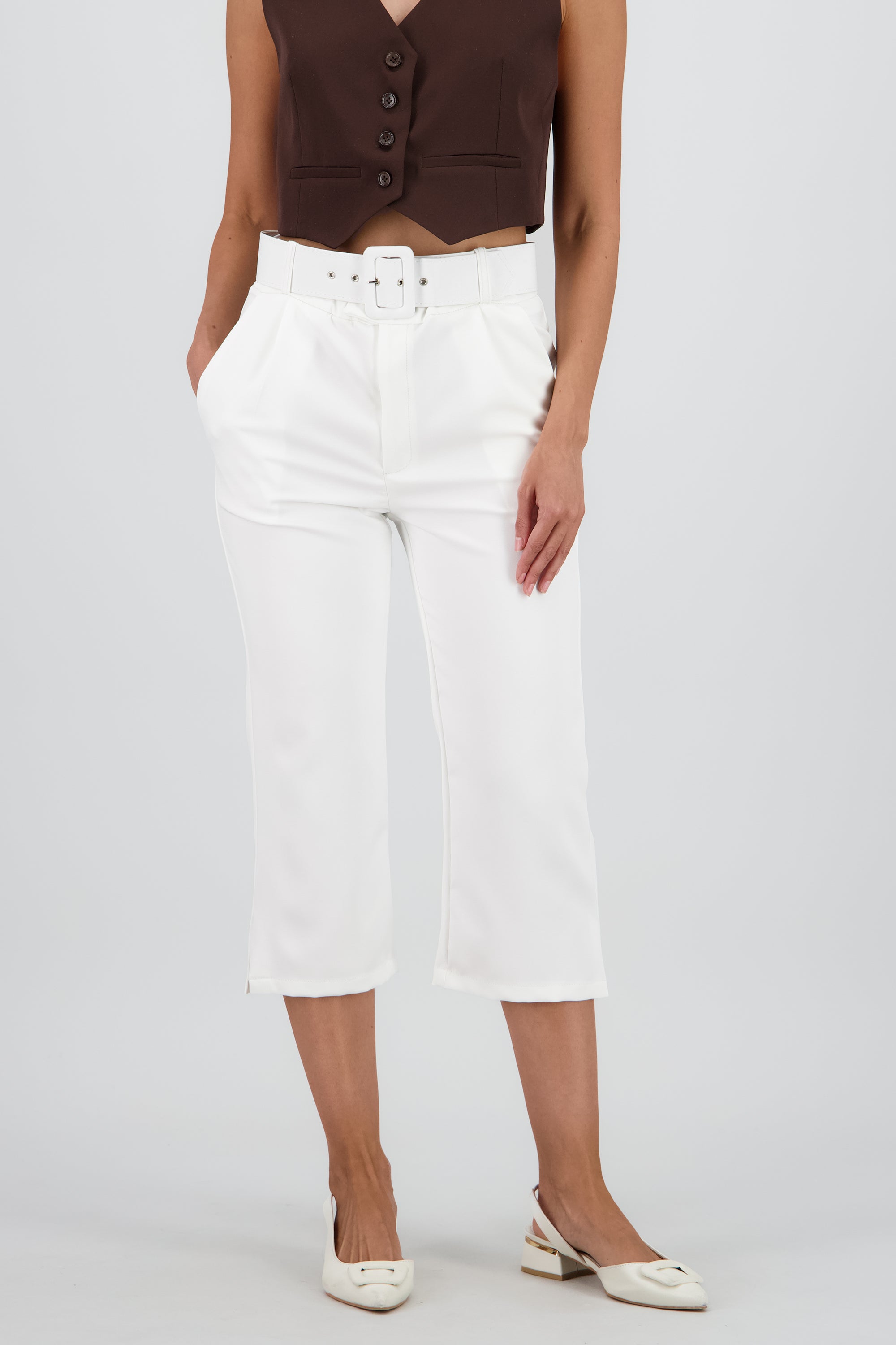 Pantalon capri cinturon HUESO