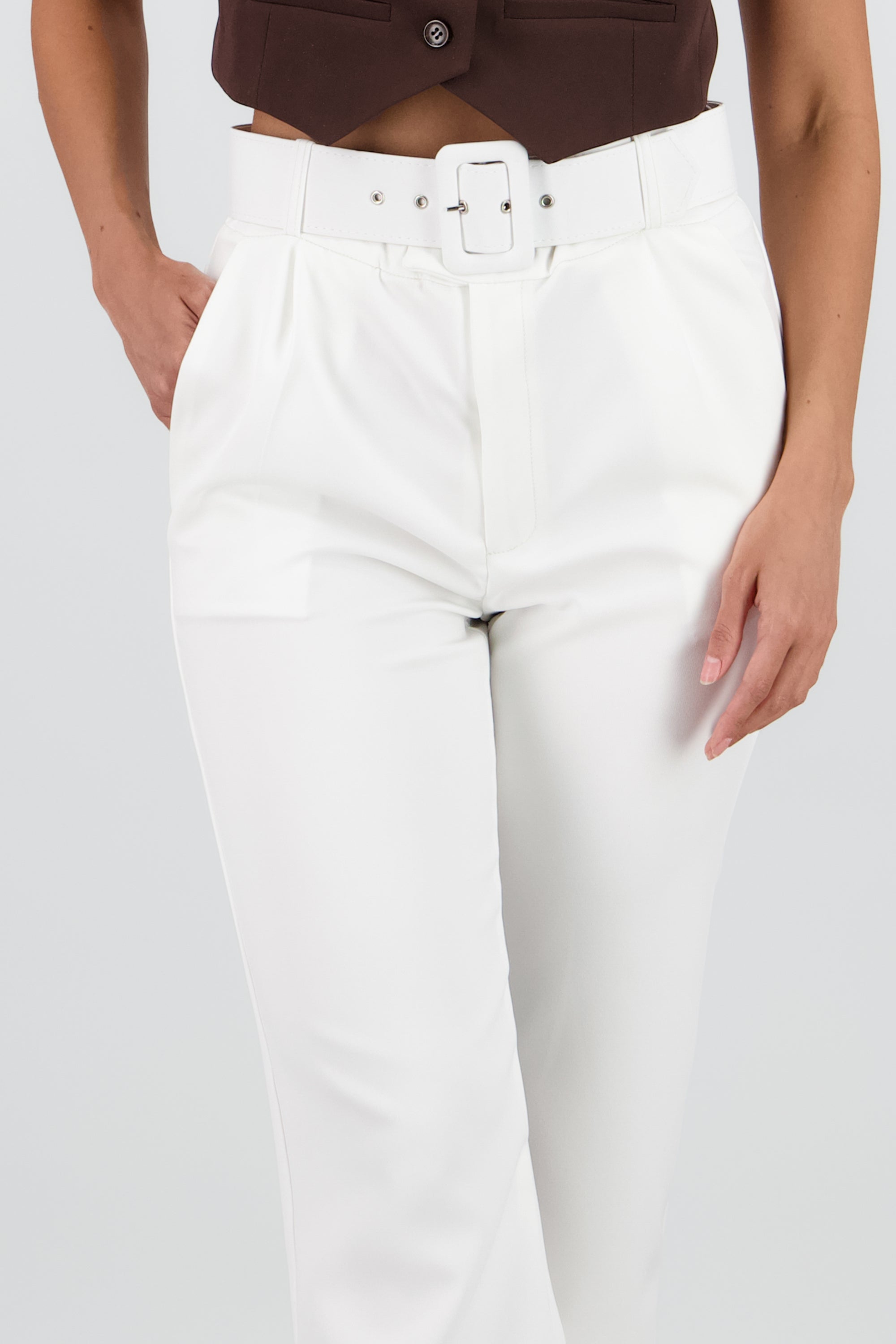 Pantalon capri cinturon HUESO