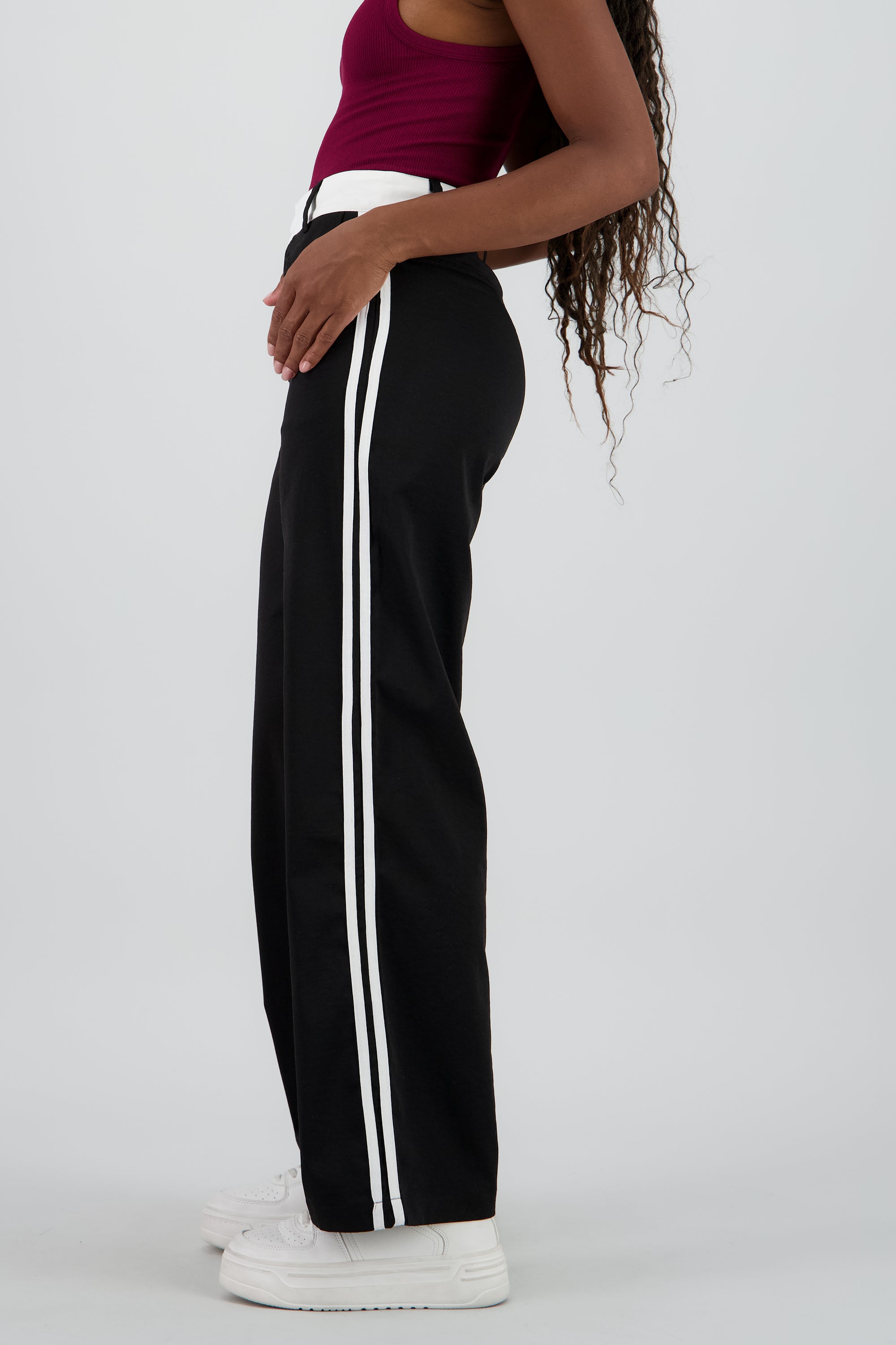 Pantalon fluido detalle contraste franja NEGRO