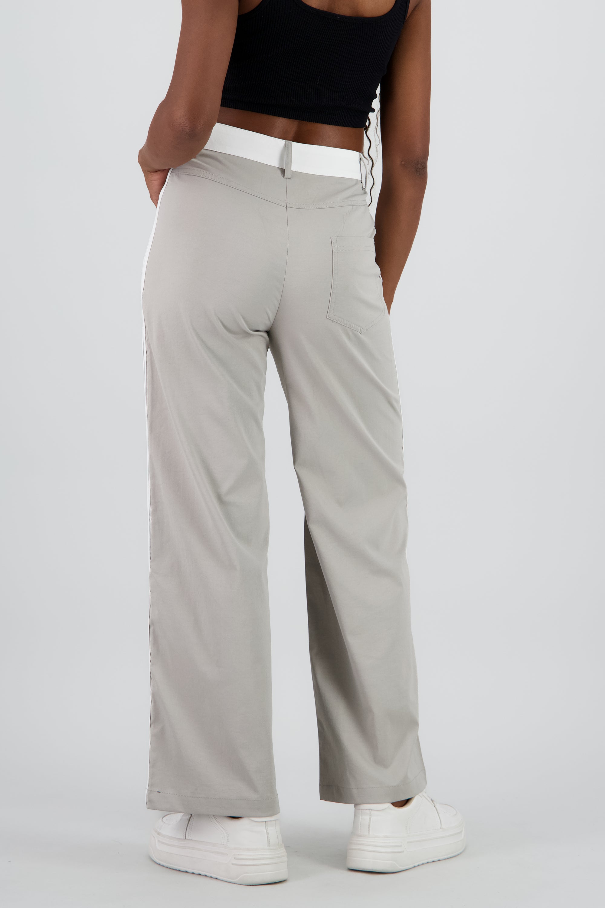 Pantalon fluido detalle contraste franja GRIS