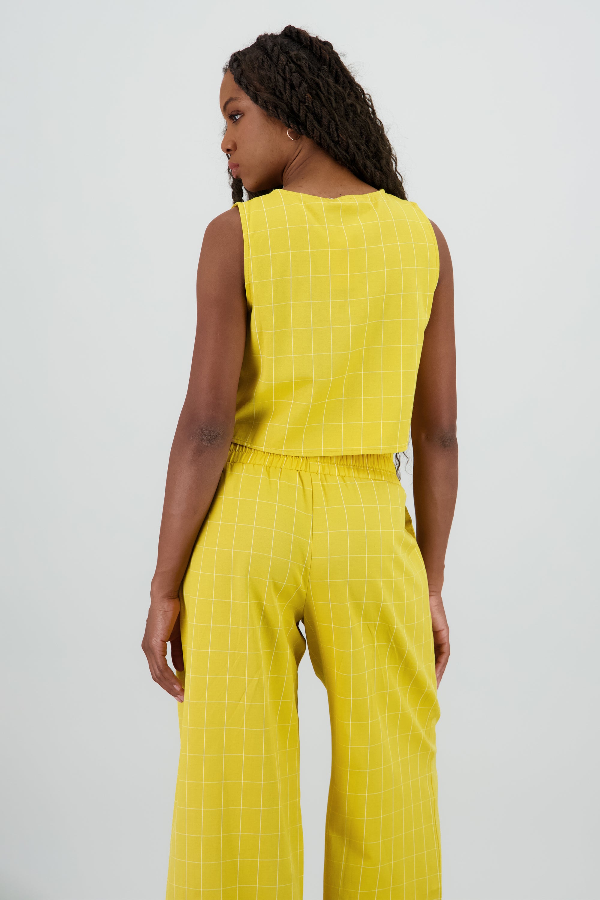 Chaleco cuello v detalle moños AMARILLO