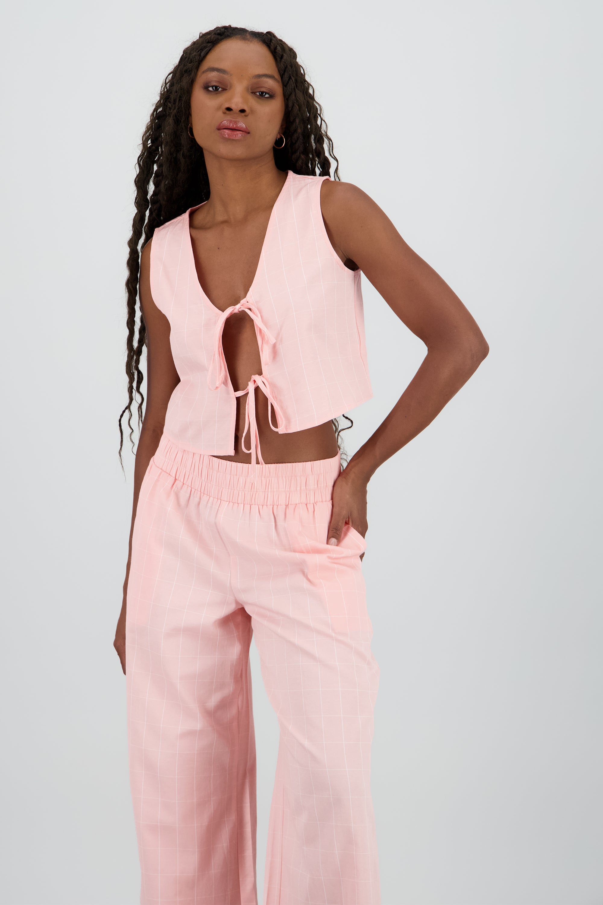 Chaleco cuello v detalle moños ROSA