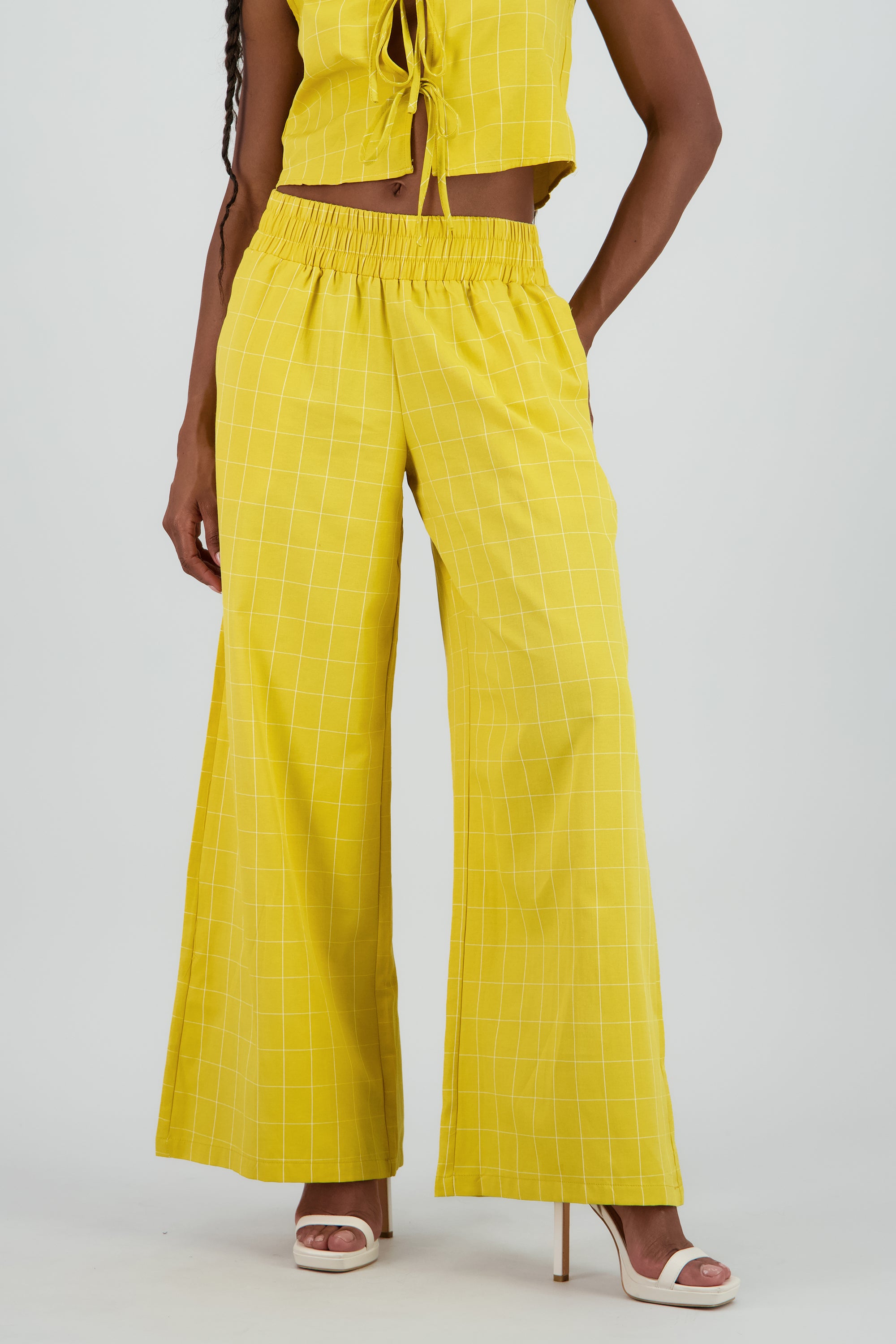 Pantalon amplio fluido wide leg AMARILLO