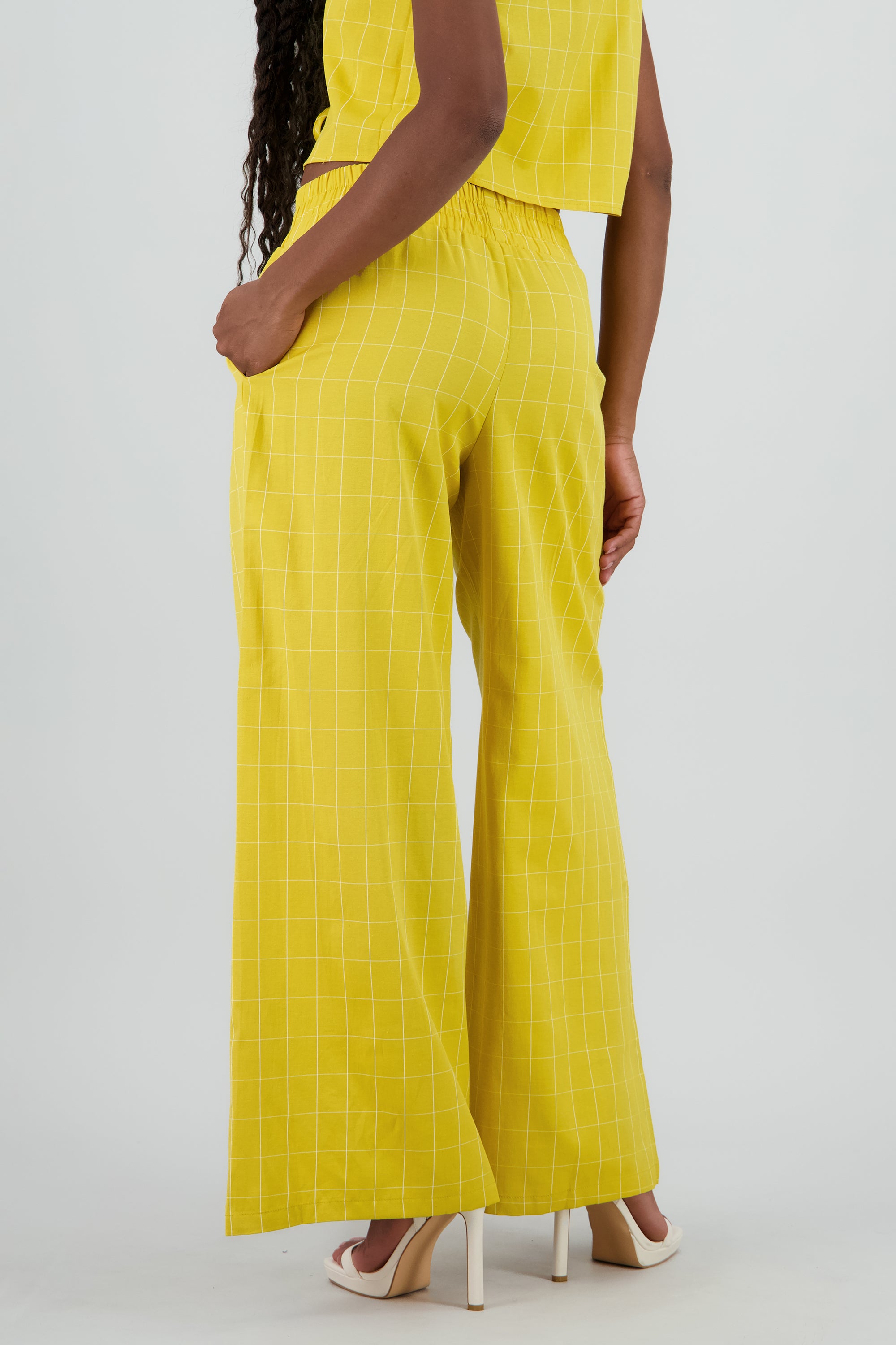 Pantalon amplio fluido wide leg AMARILLO