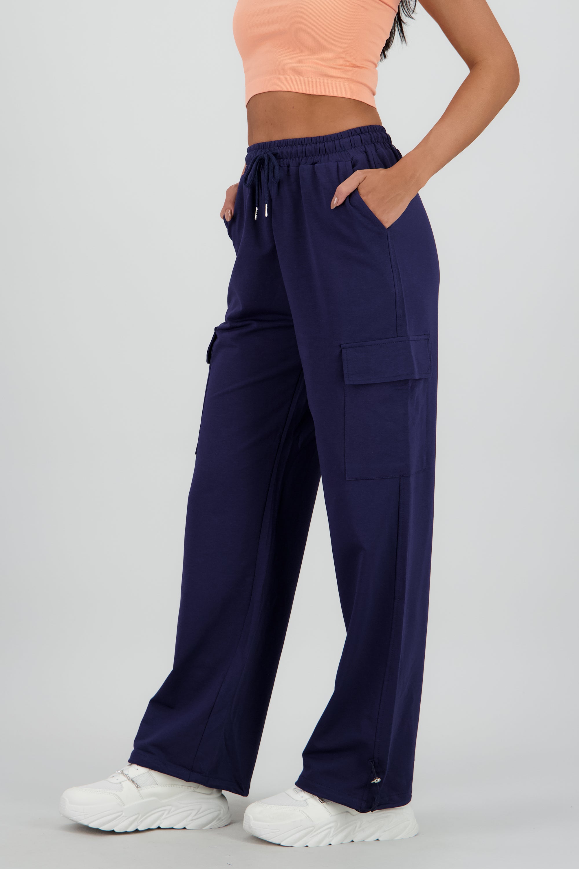 Pantalon amplio detalle franja 