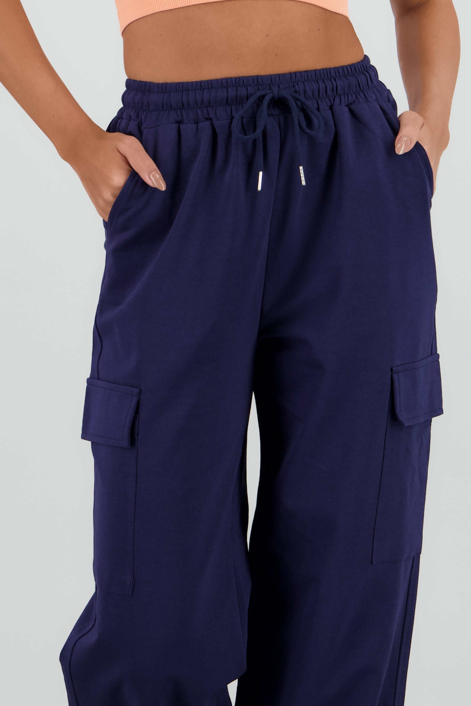 Pantalon amplio detalle franja 