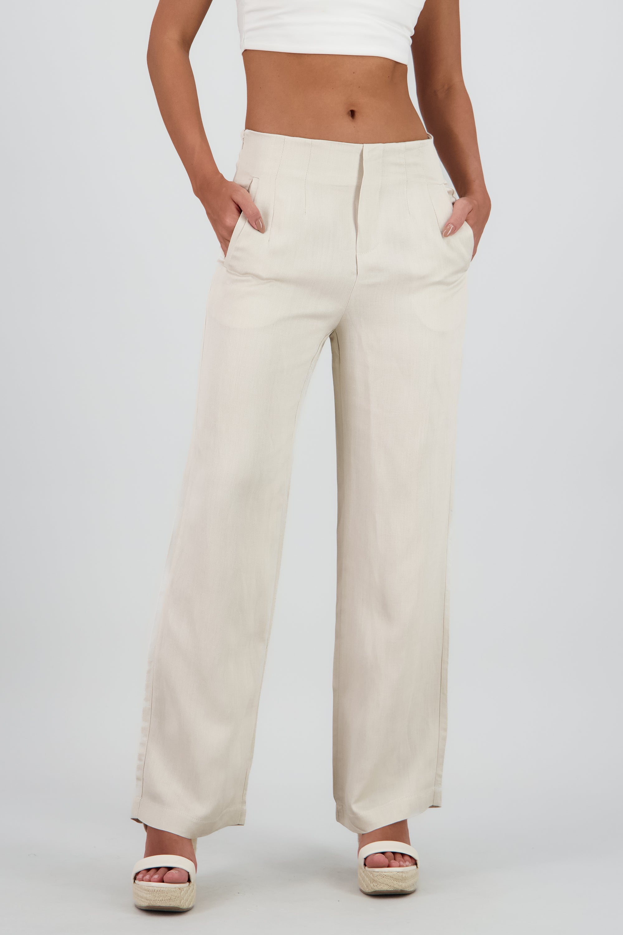 Pantalon fluido detalle pinzas BEIGE