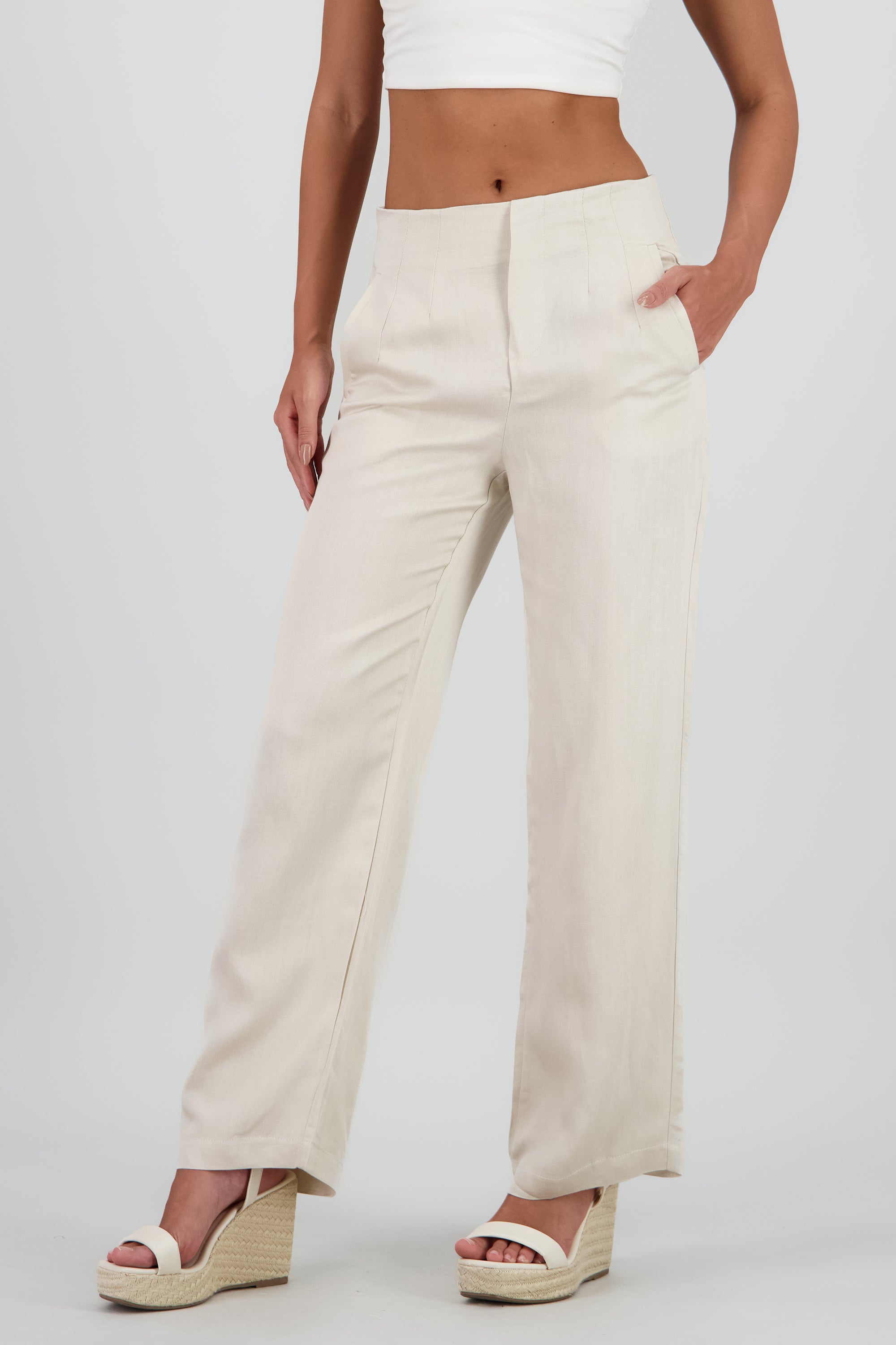 Pantalon fluido detalle pinzas BEIGE