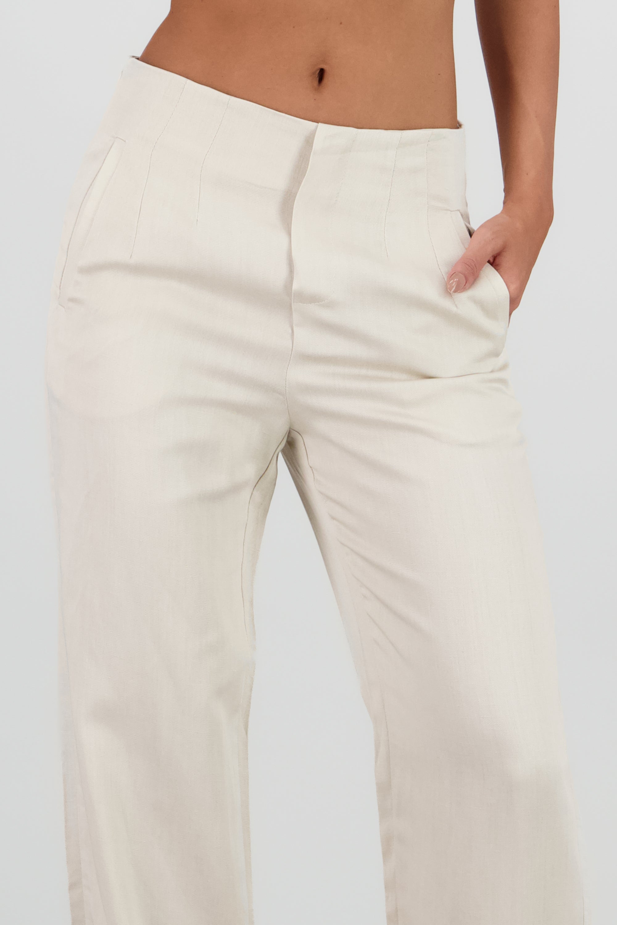Pantalon fluido detalle pinzas BEIGE