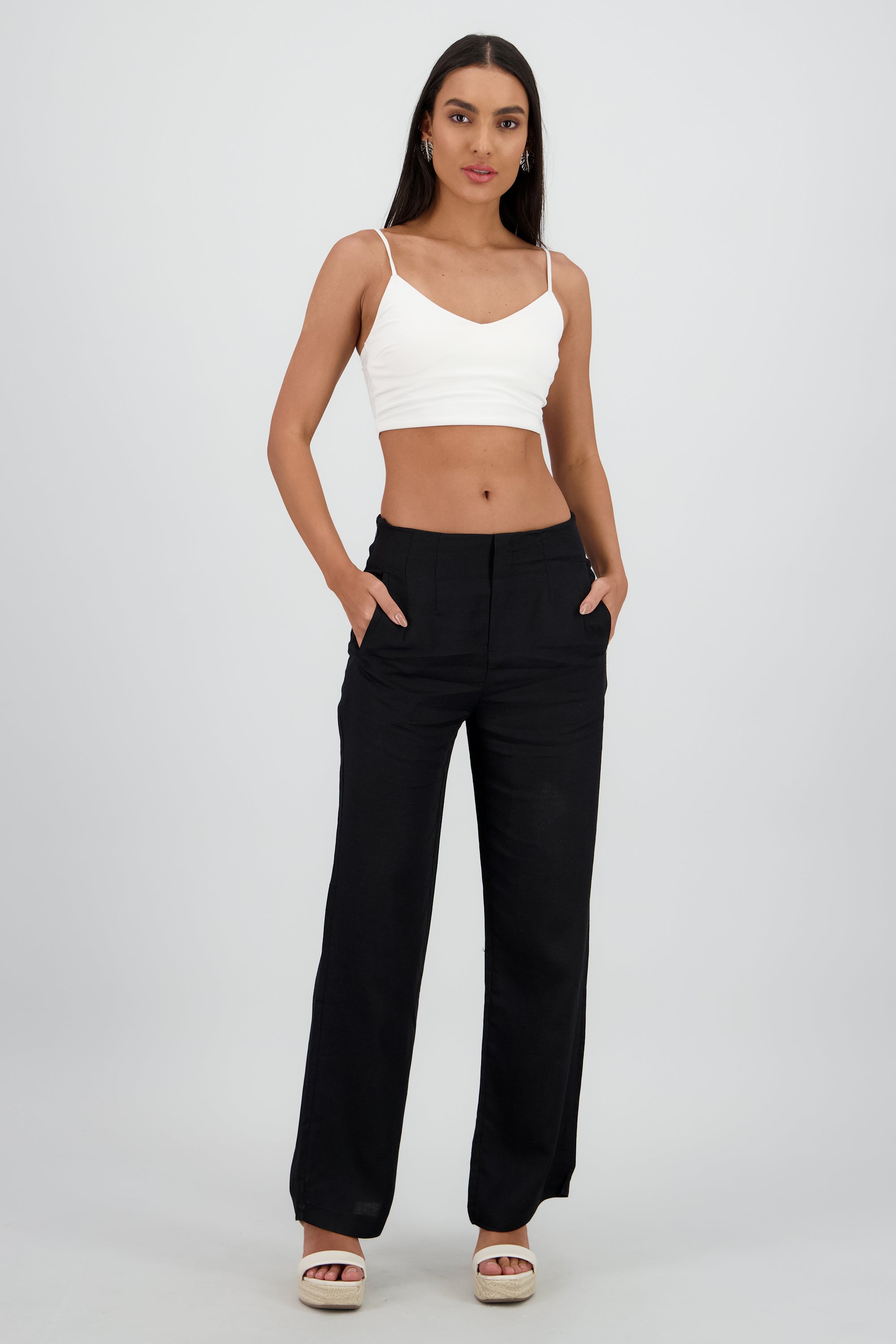 Pantalon fluido detalle pinzas NEGRO