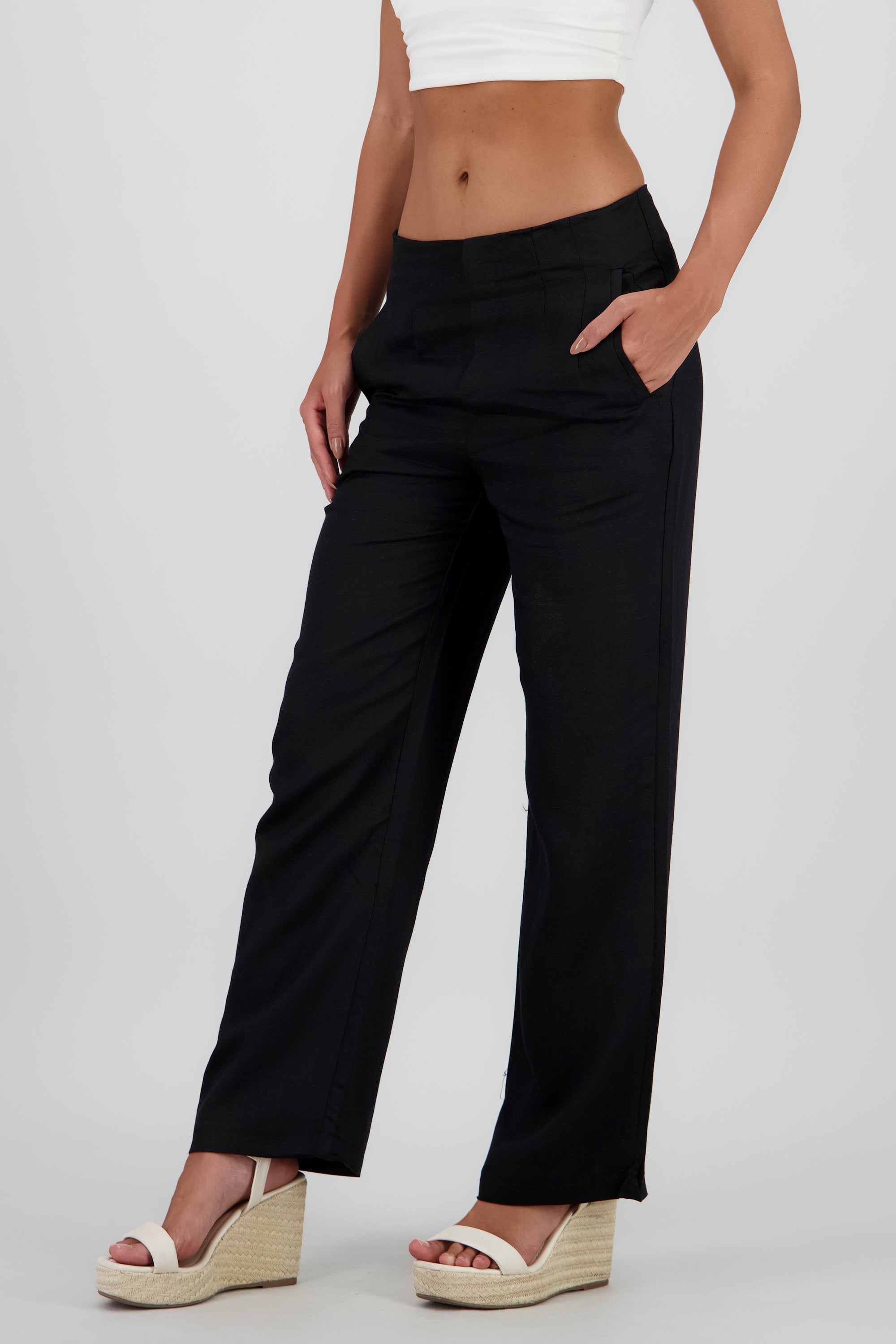 Pantalon fluido detalle pinzas NEGRO
