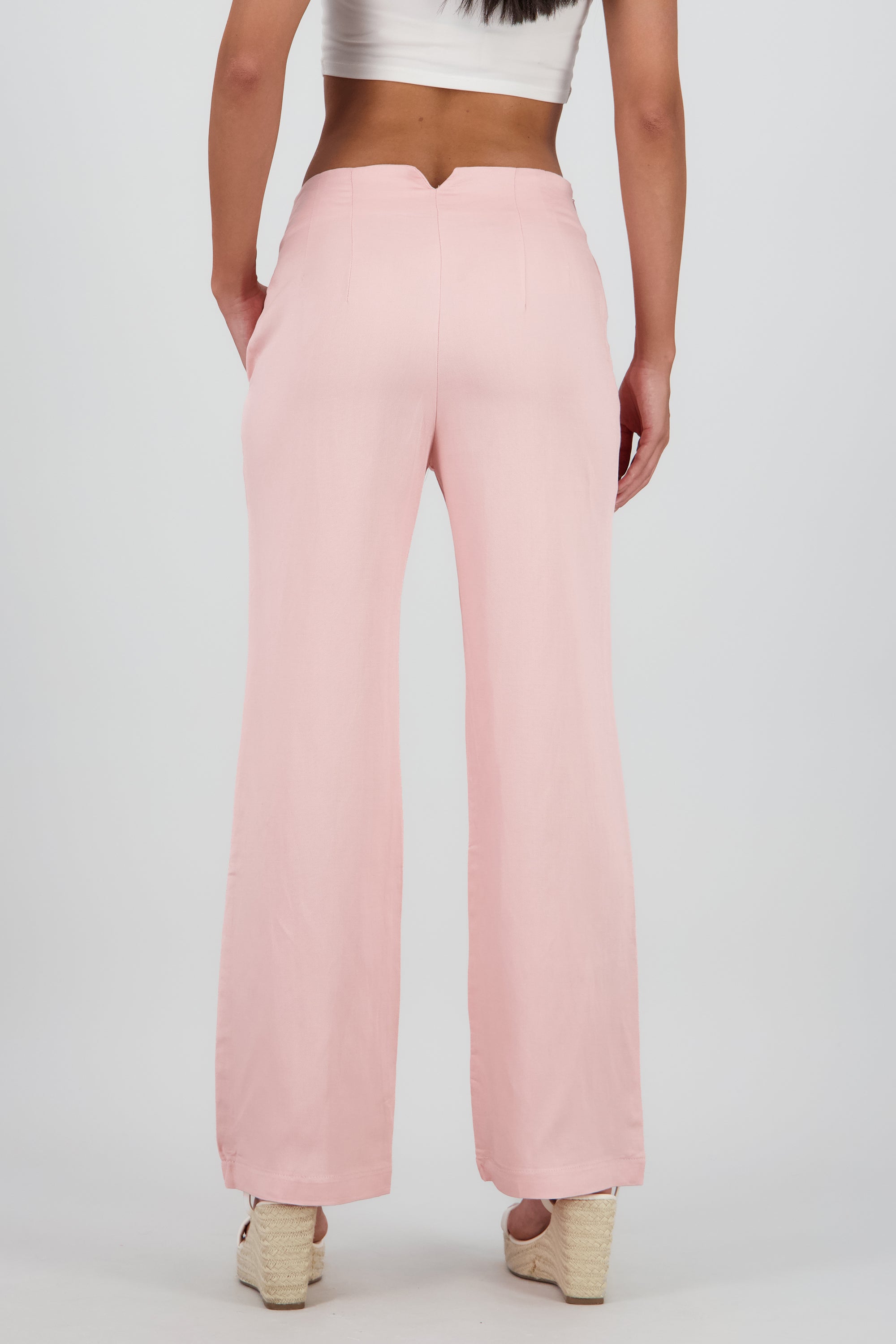 Pantalon fluido detalle pinzas ROSA