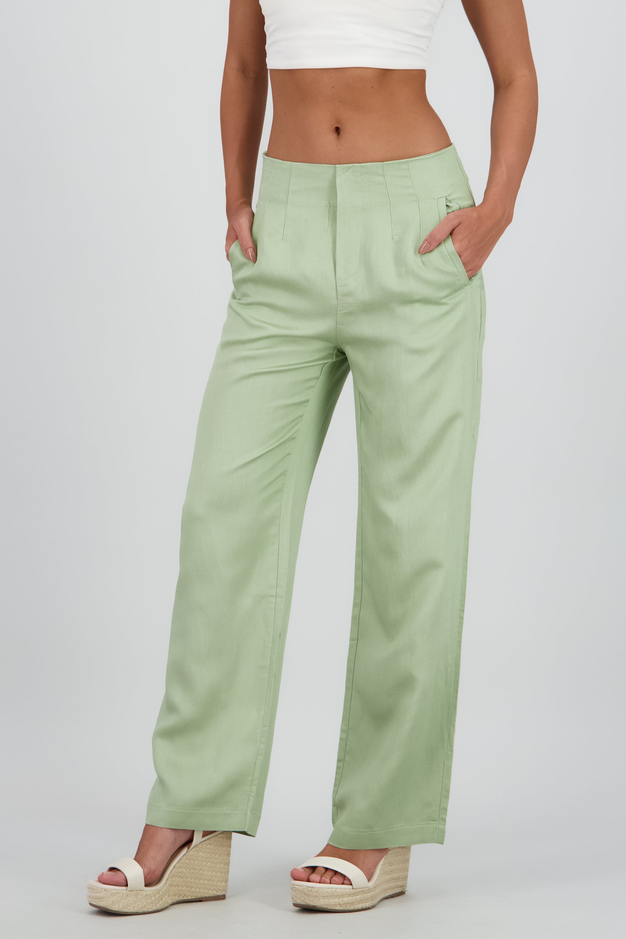 Pantalon fluido detalle pinzas VERDE