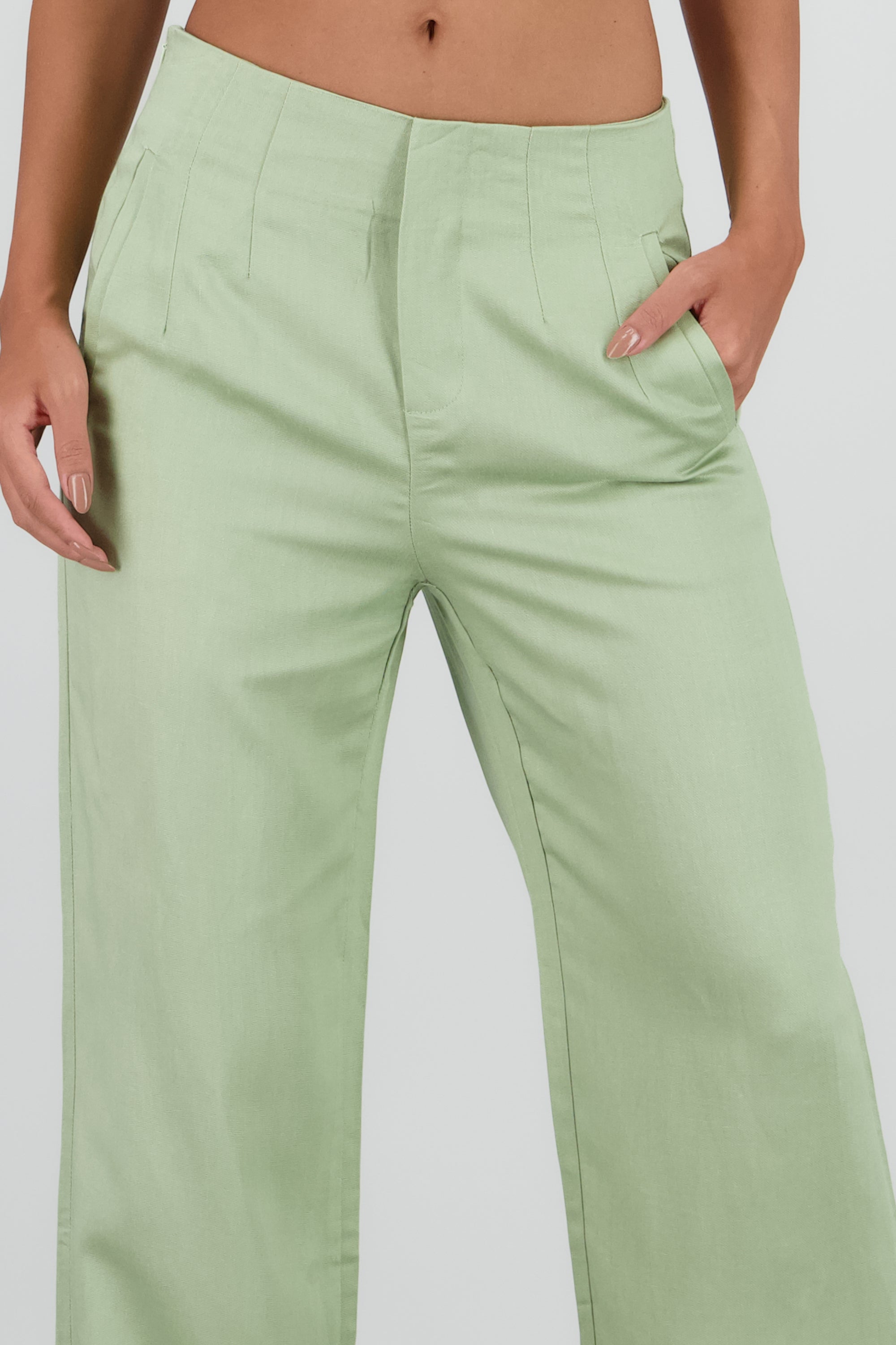 Pantalon fluido detalle pinzas VERDE