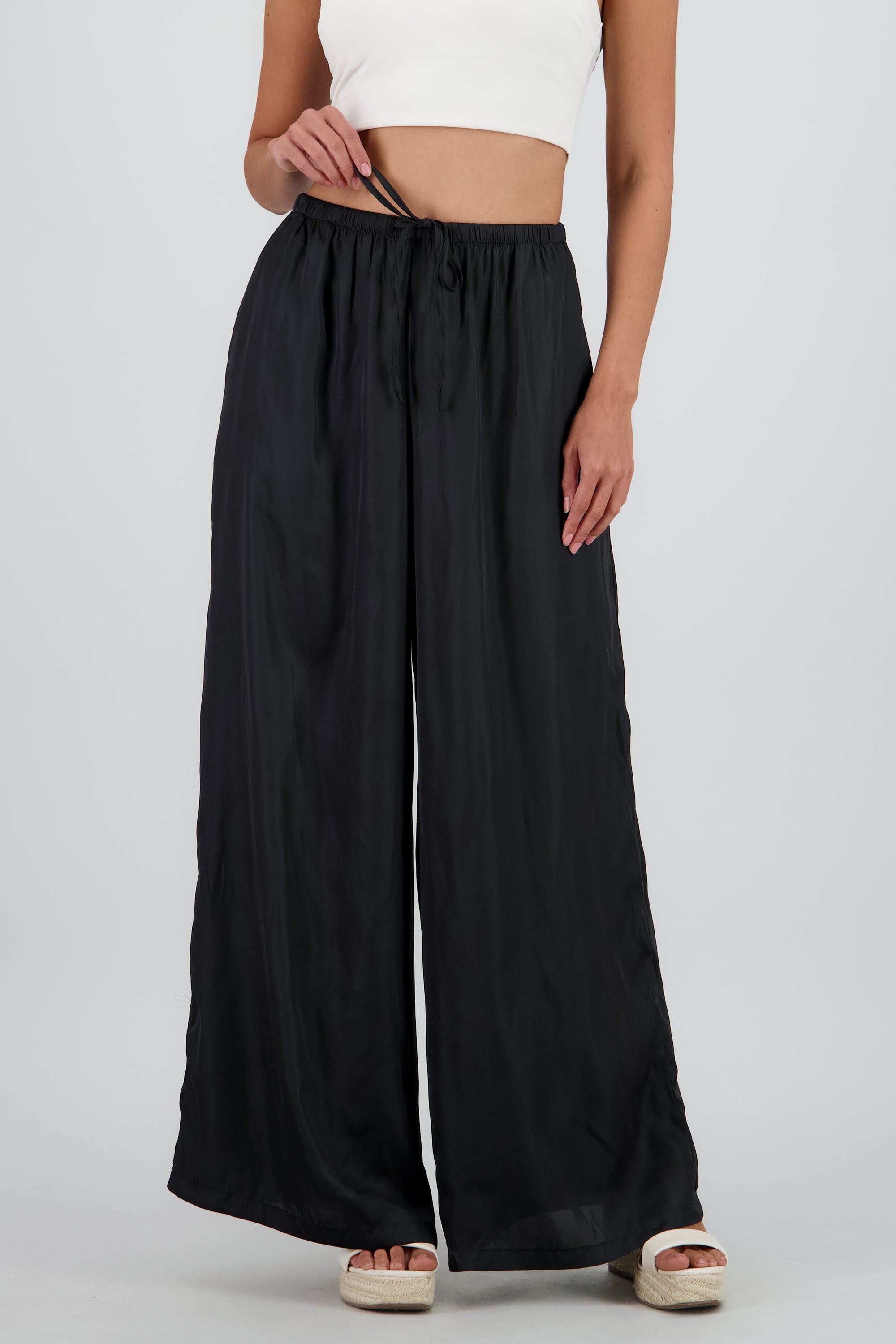 Pantalon fluido detalle jareta NEGRO