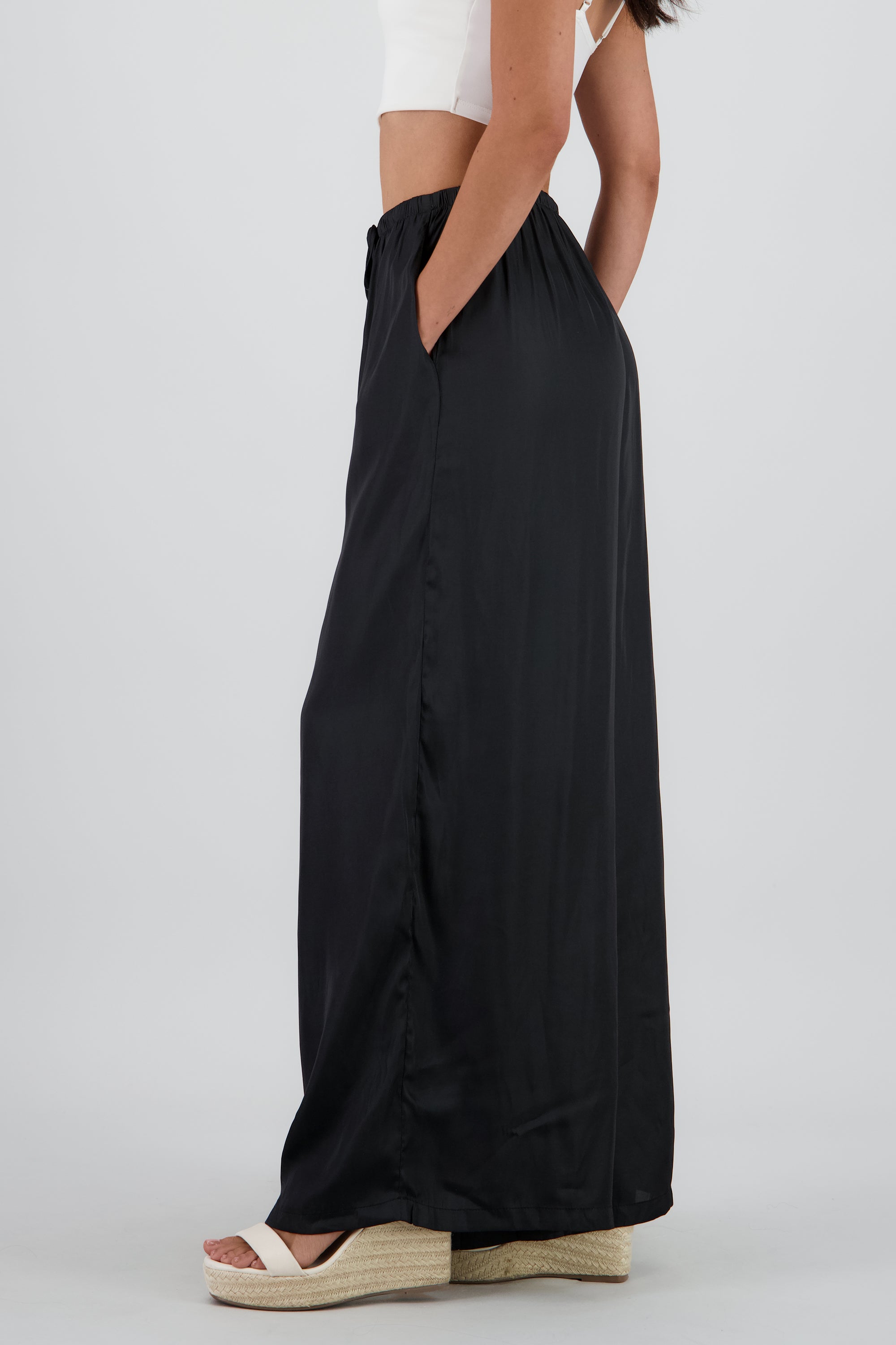 Pantalon fluido detalle jareta NEGRO