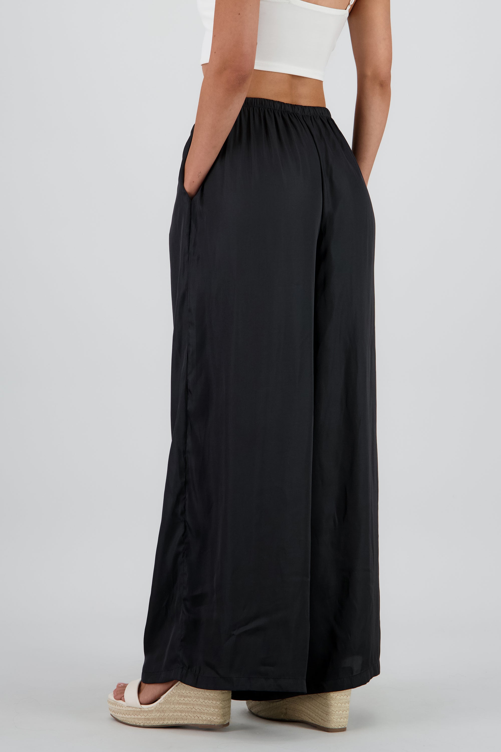 Pantalon fluido detalle jareta NEGRO