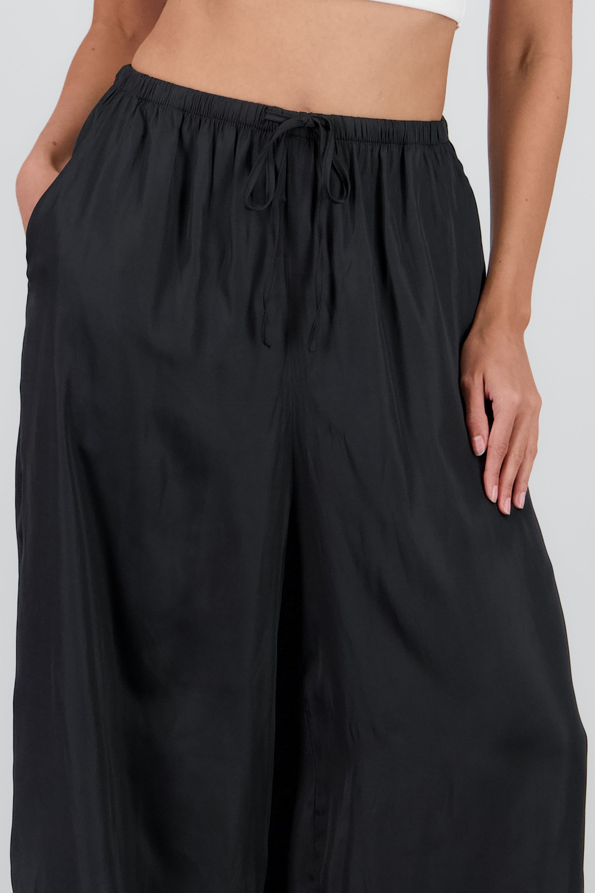 Pantalon fluido detalle jareta NEGRO