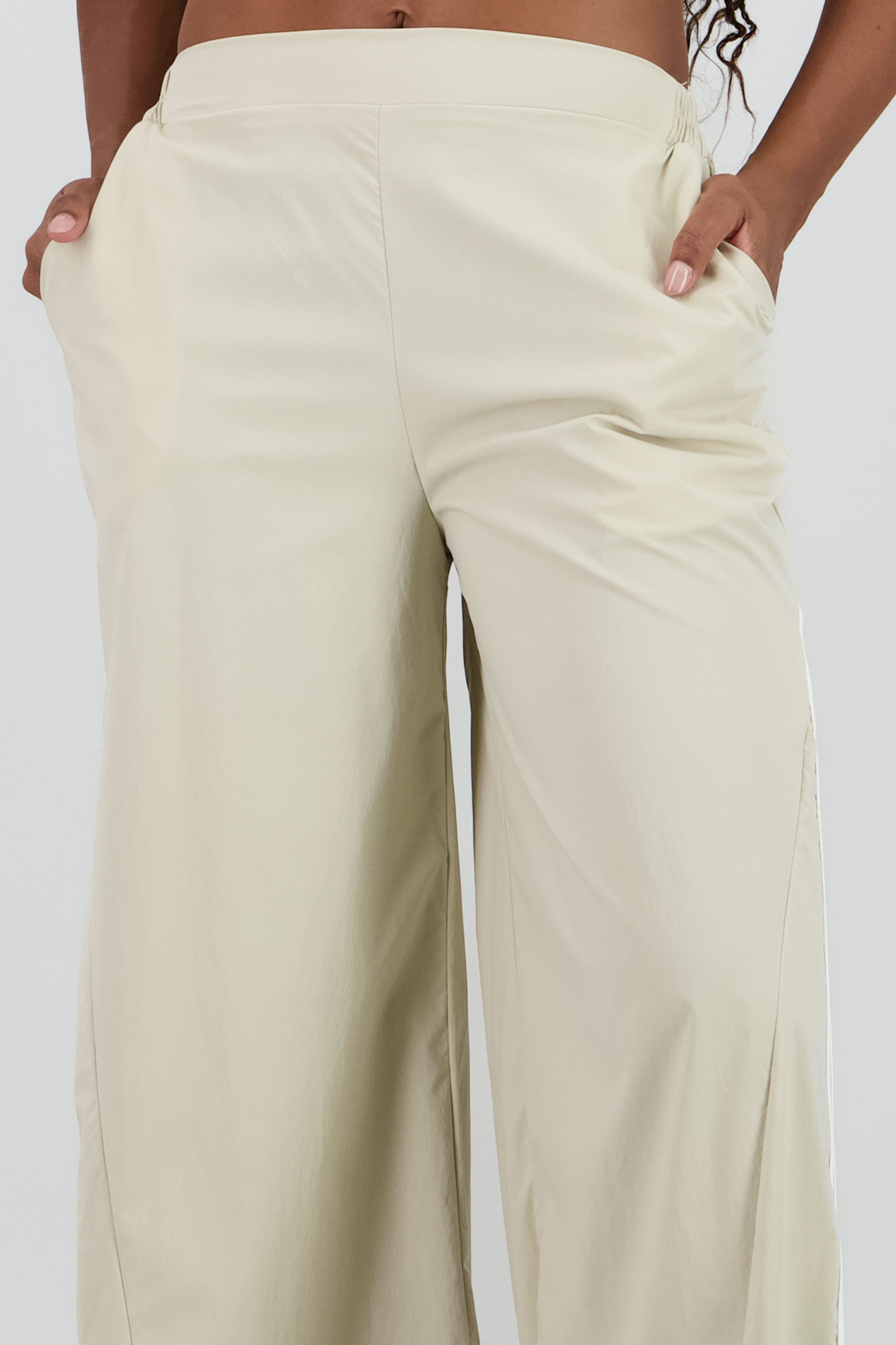 Pantalon amplio detalle franjas contraste BEIGE