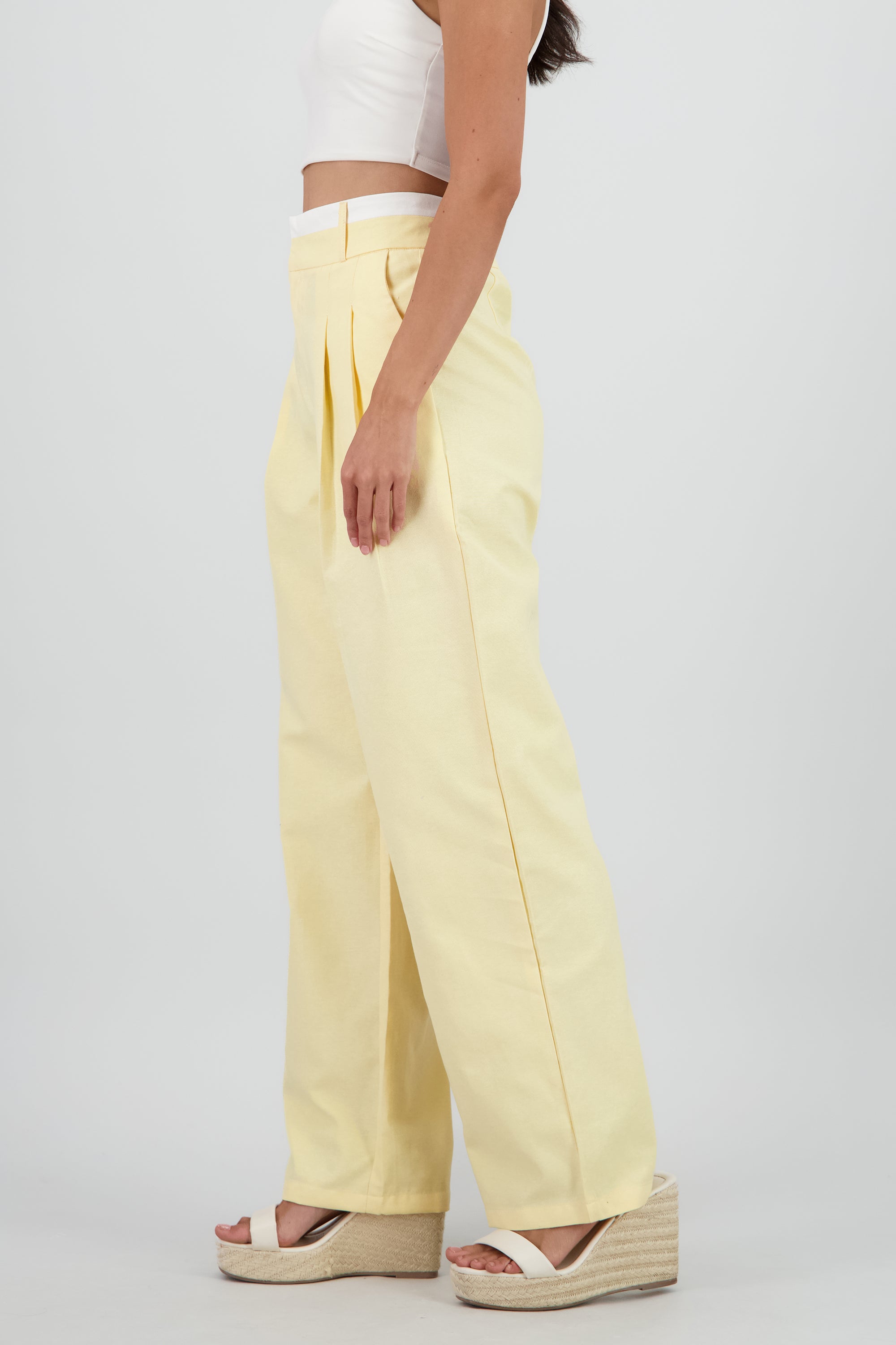 Pantalon recto detalle contraste pretina AMARILLO
