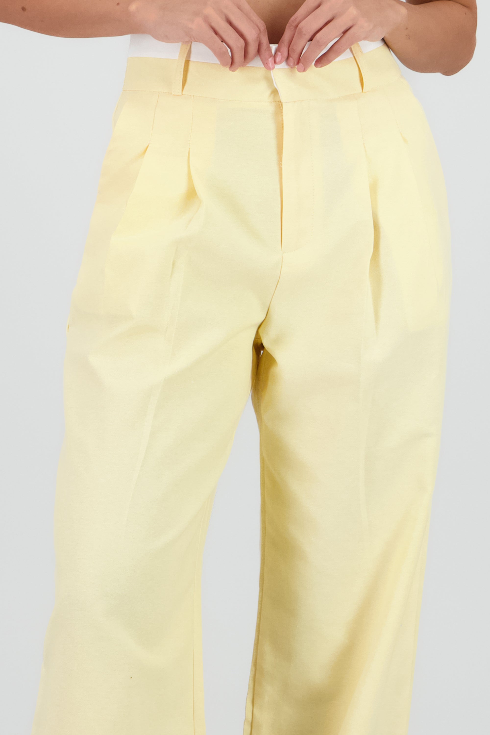 Pantalon recto detalle contraste pretina AMARILLO