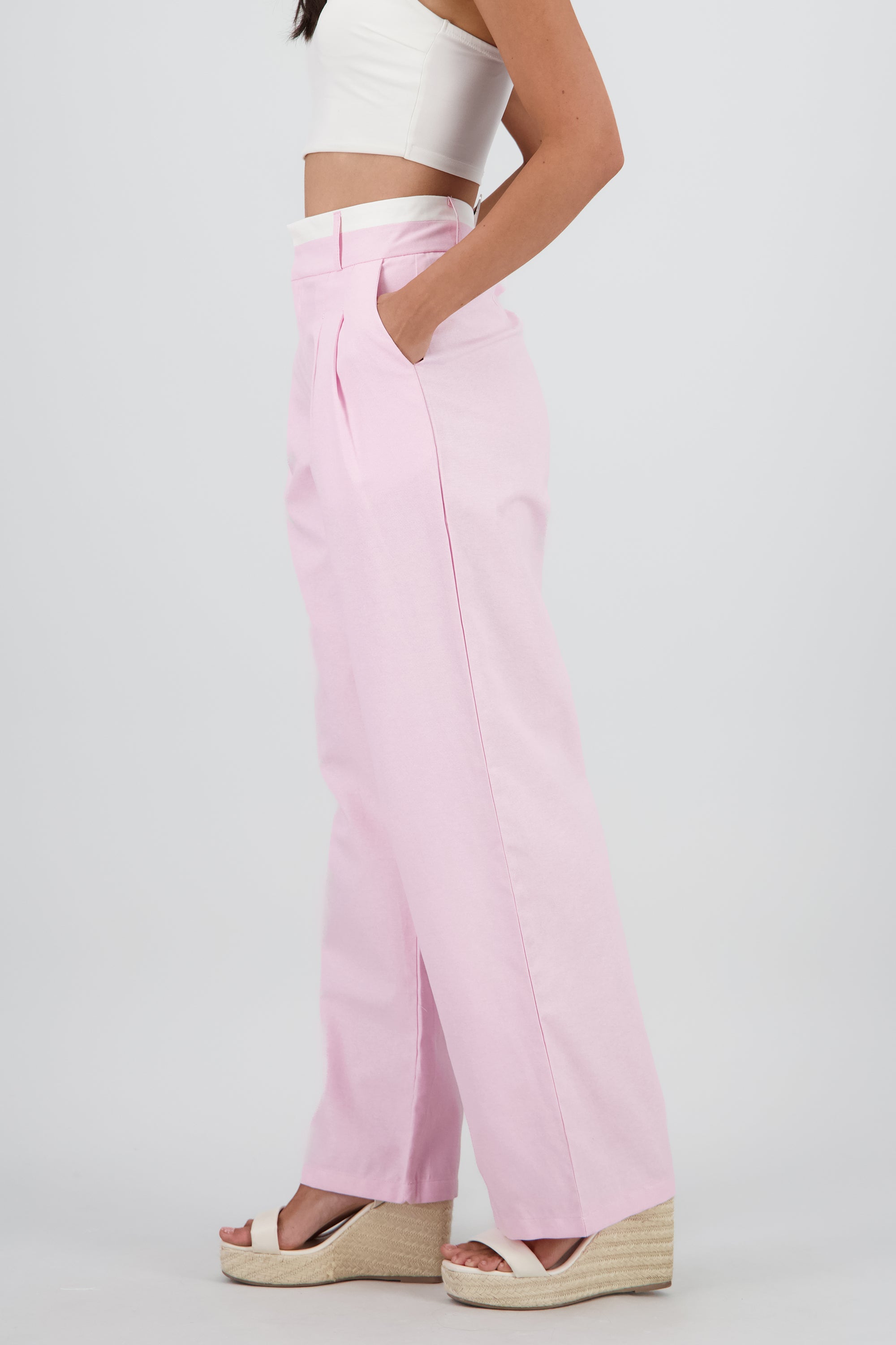 Pantalon recto detalle contraste pretina ROSA