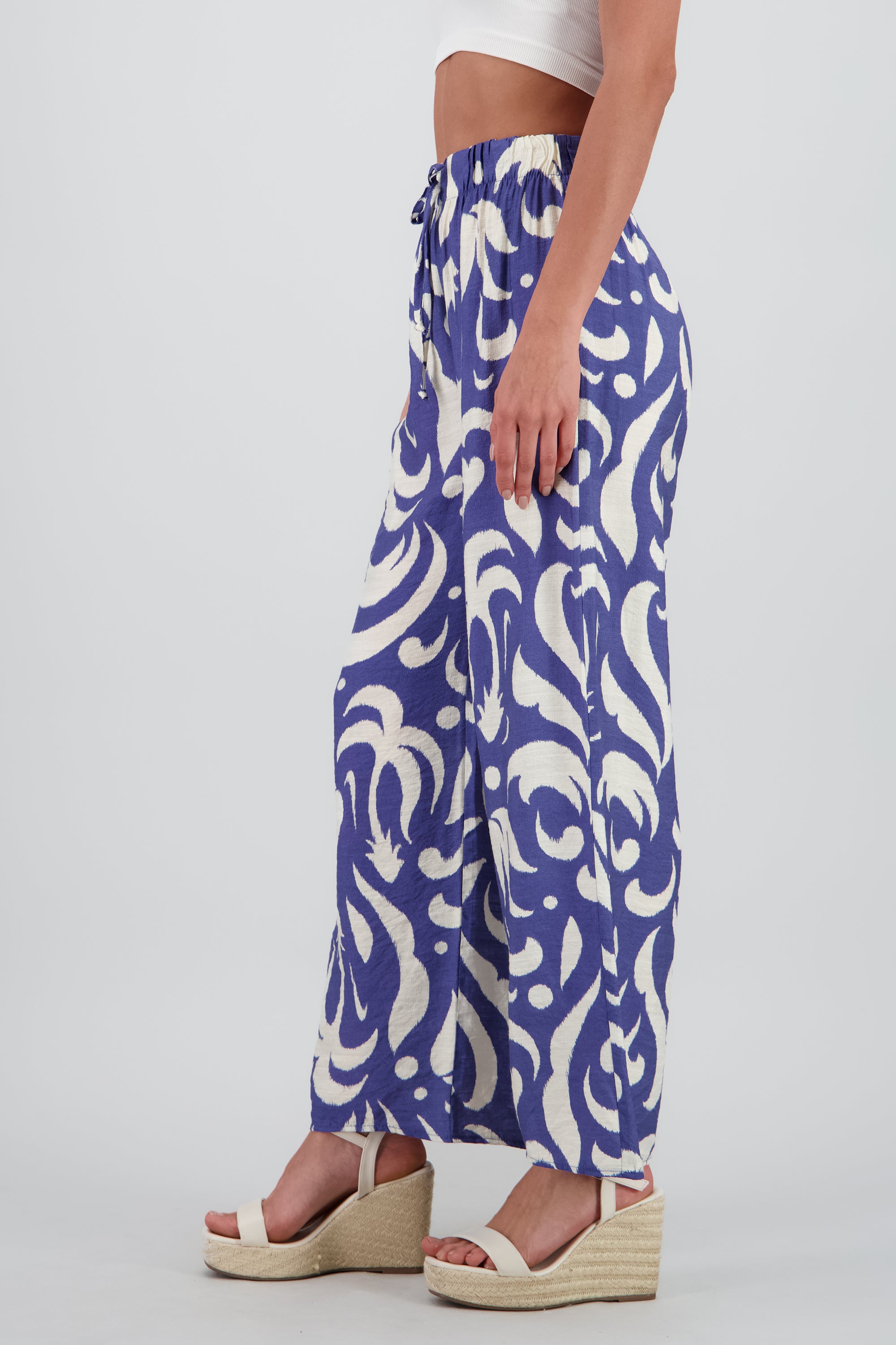 Pantalon amplio detalle resorte jareta AZUL COMBO
