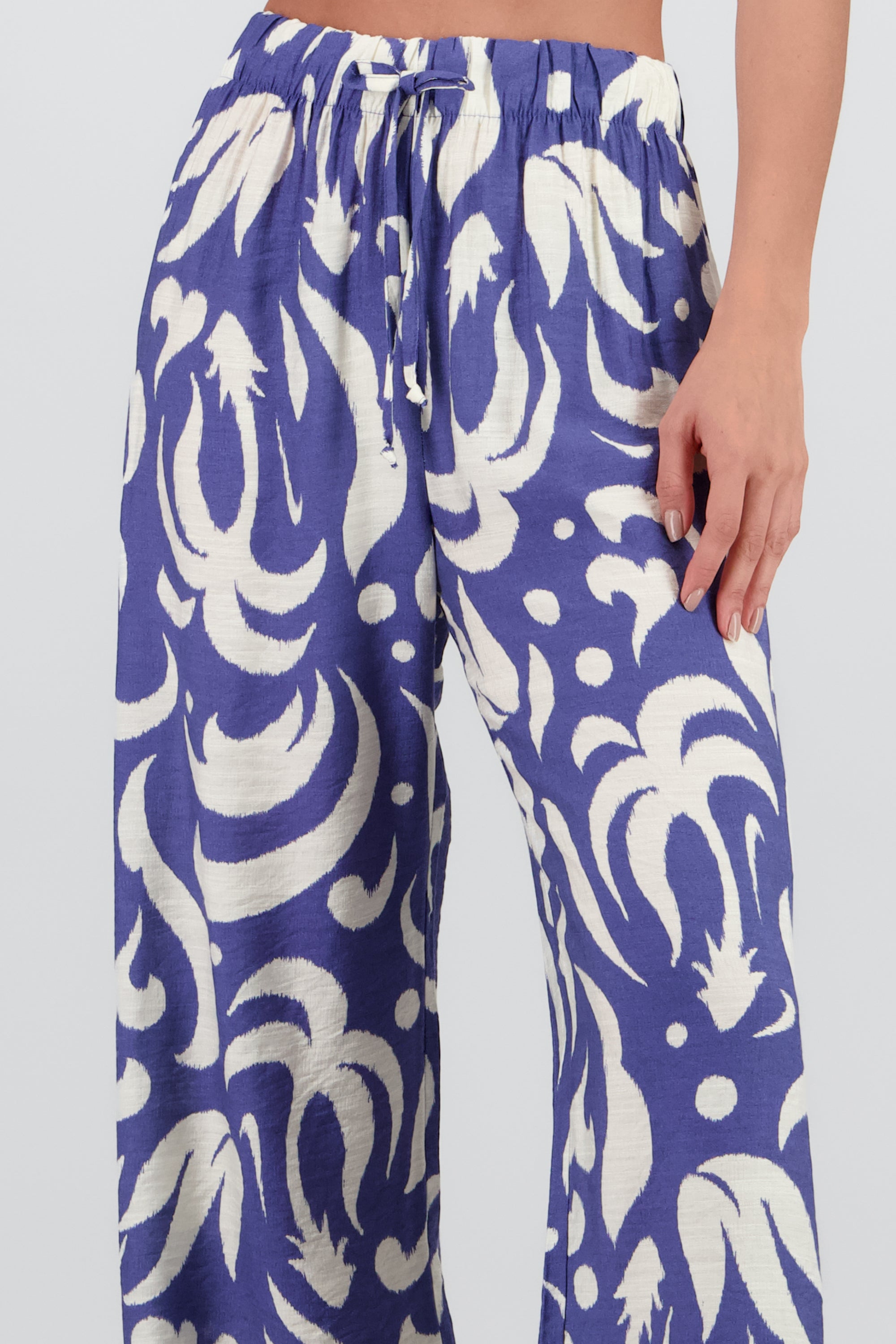 Pantalon amplio detalle resorte jareta AZUL COMBO