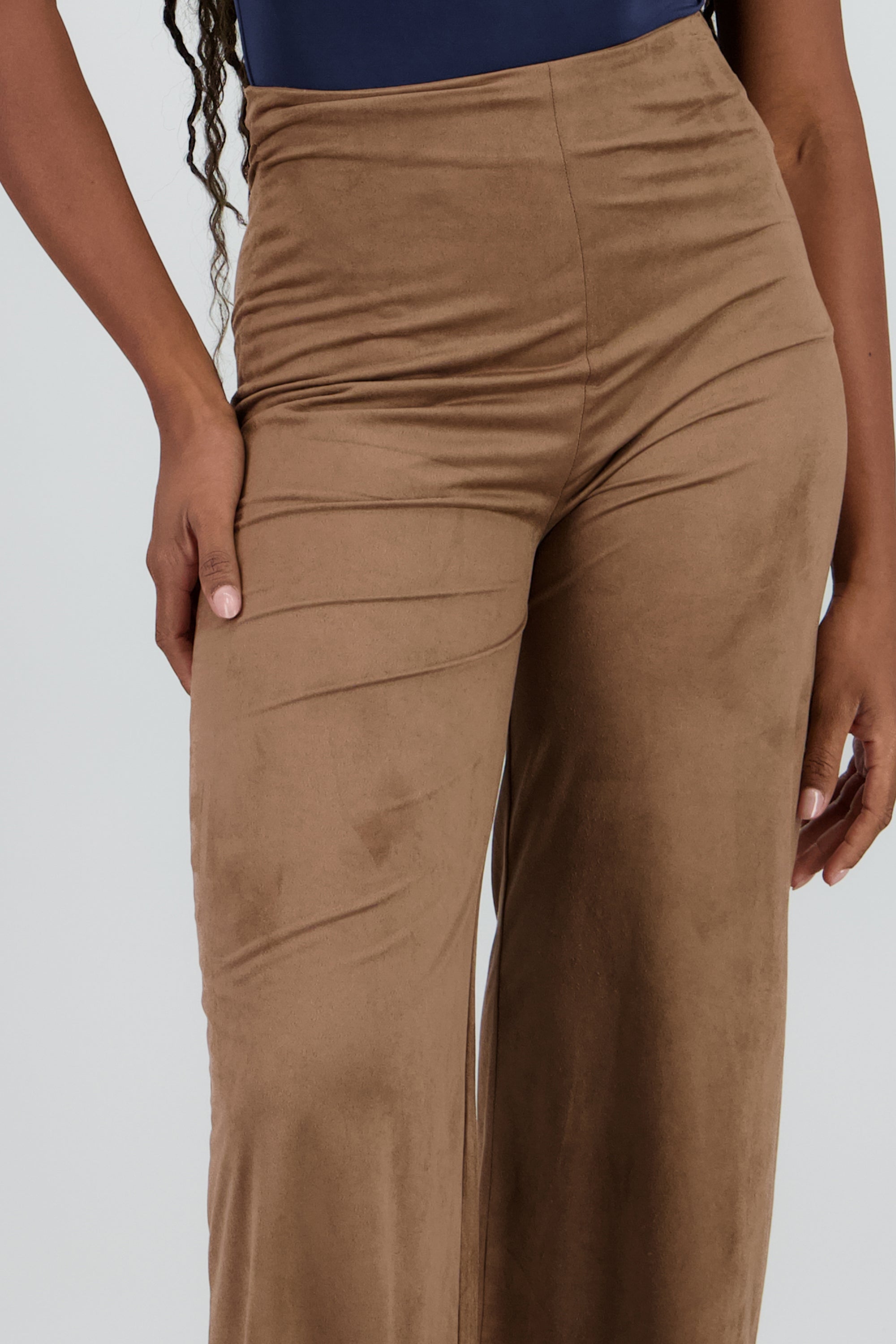 Pantalon flare detalle textura liso CAFE