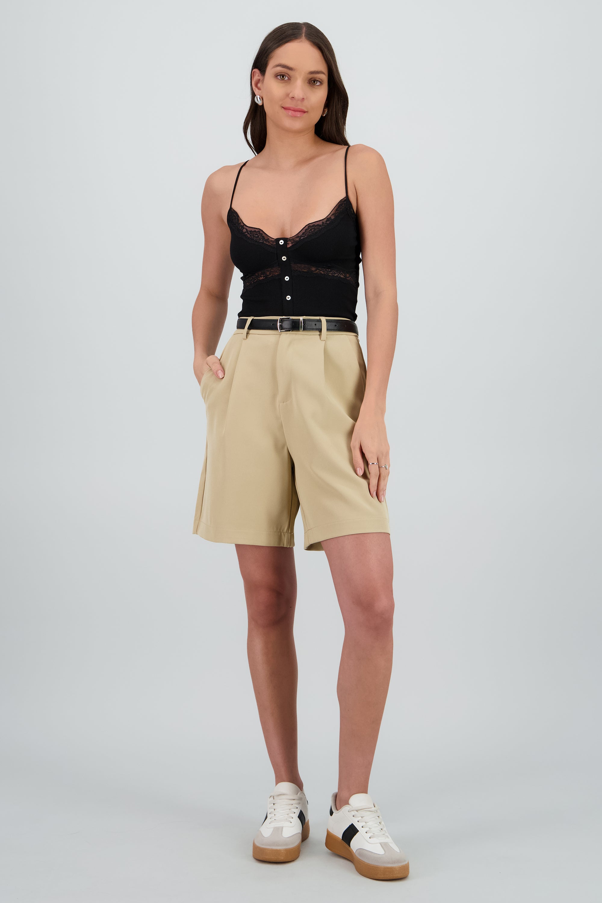 Shorts lisos amplios detalle cinturon BEIGE