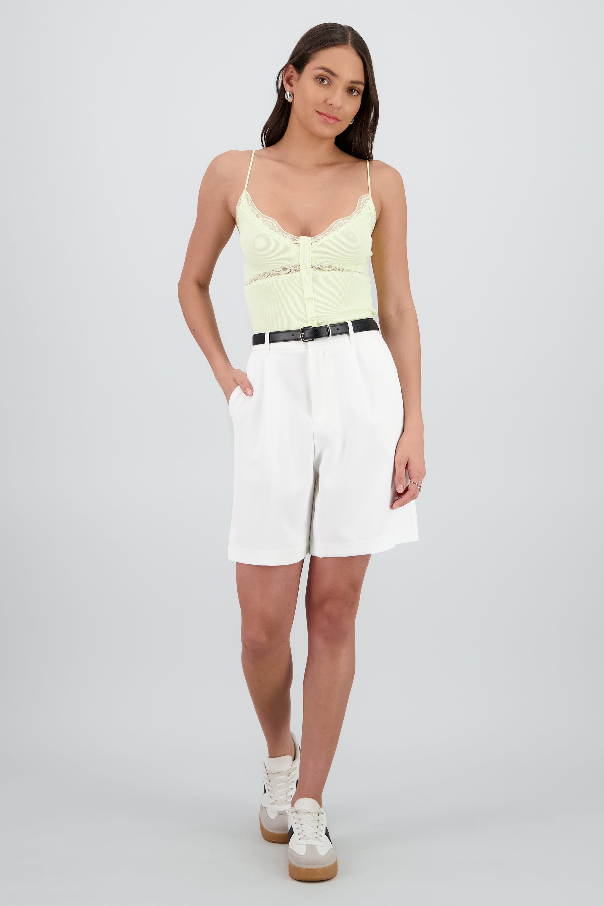 Shorts lisos amplios detalle cinturon BLANCO