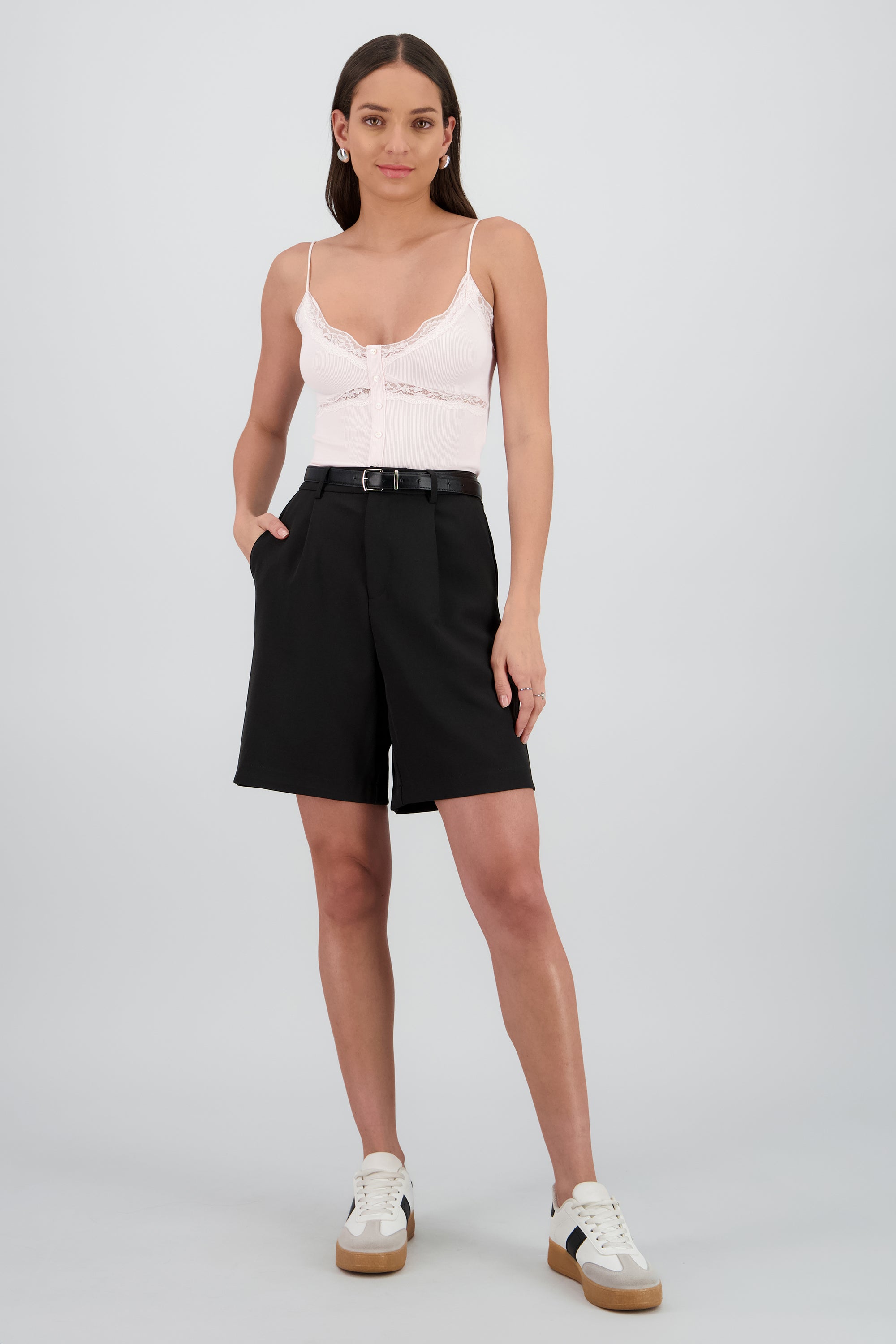 Shorts lisos amplios detalle cinturon NEGRO