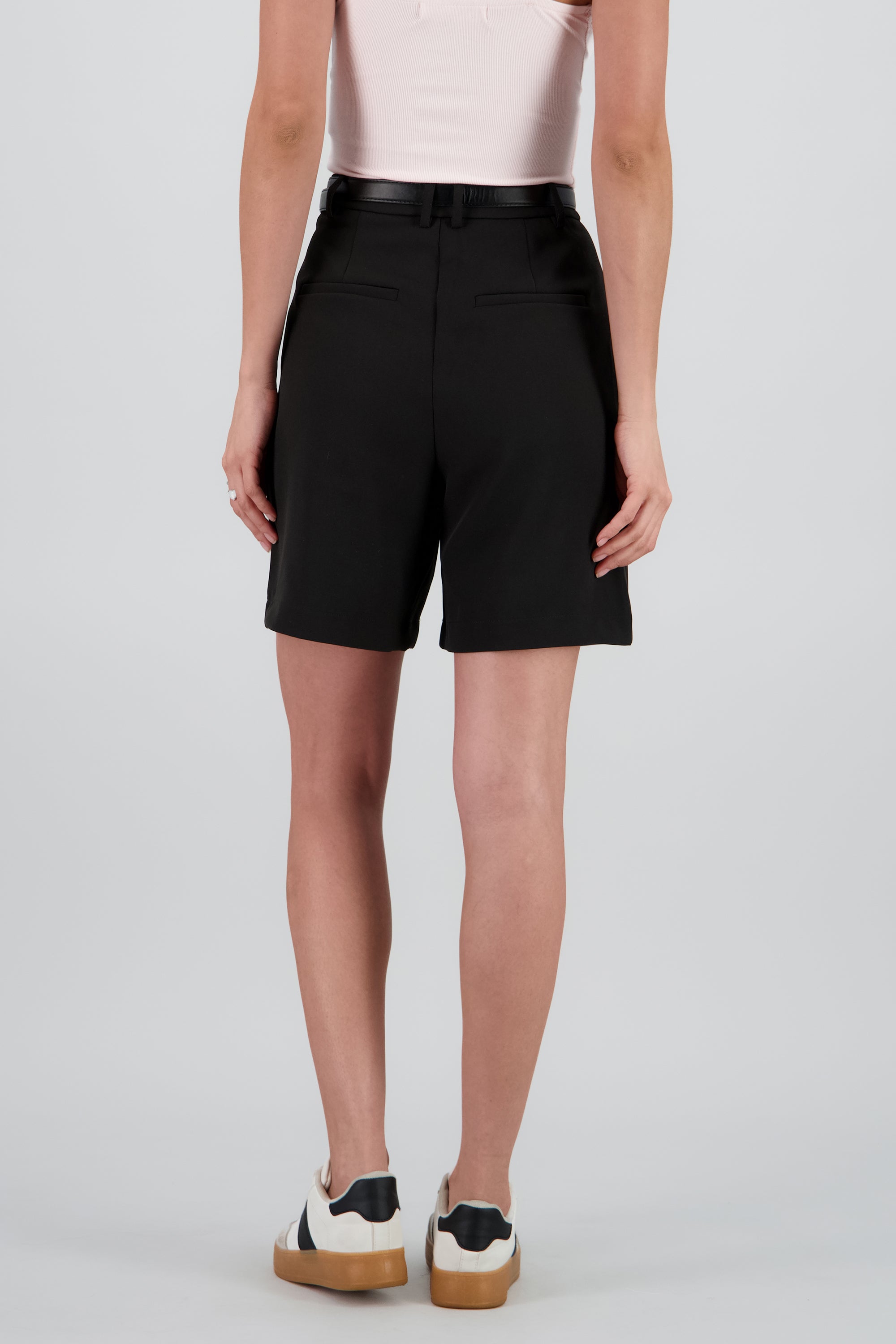 Shorts lisos amplios detalle cinturon NEGRO