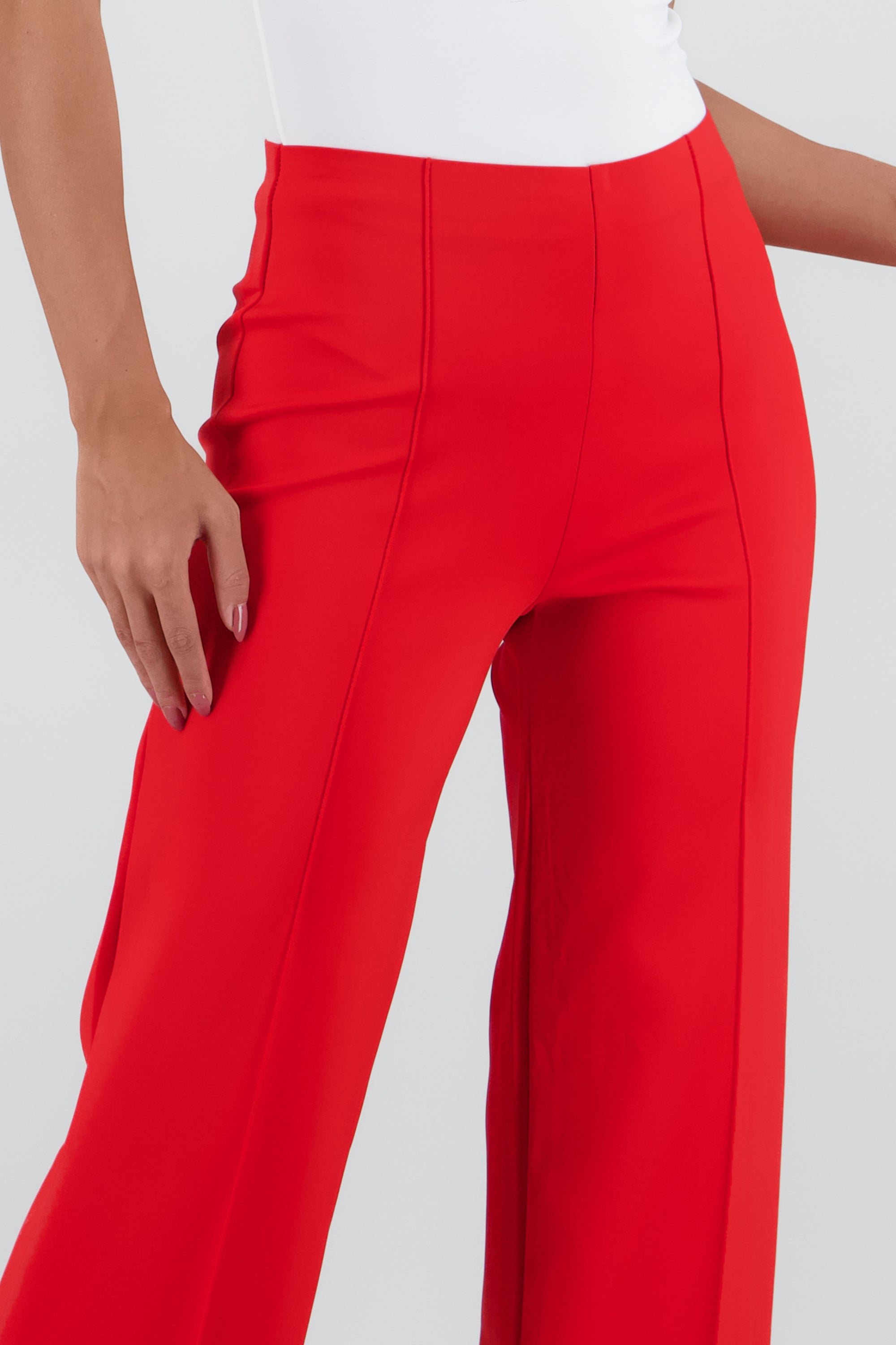 Pantalon recto detalle costura ROJO