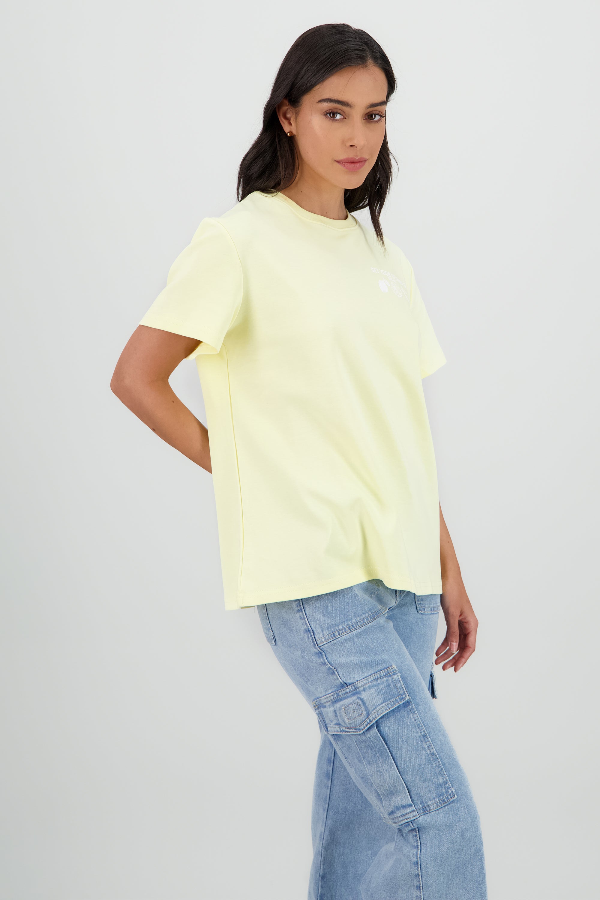 Playera manga corta estampado vitamin AMARILLO