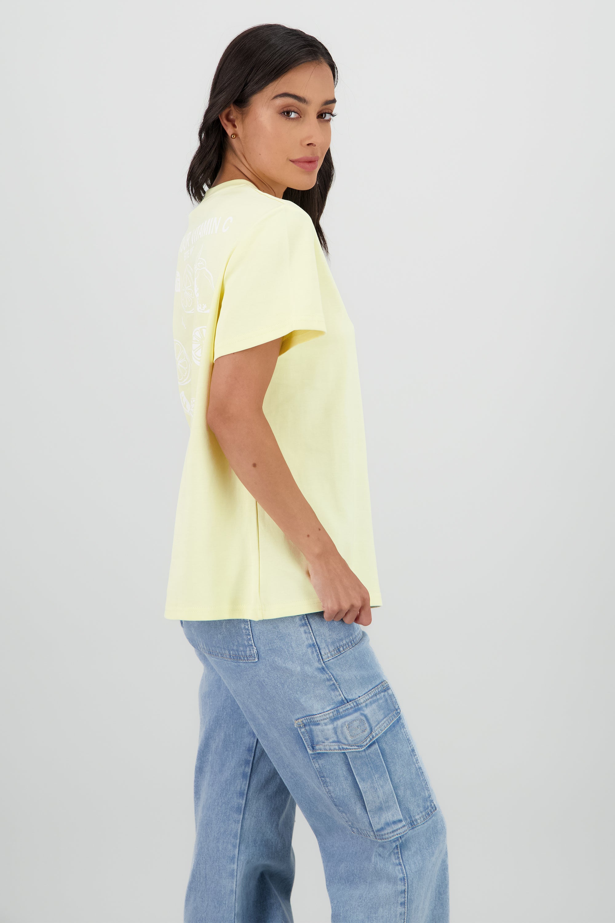 Playera manga corta estampado vitamin AMARILLO