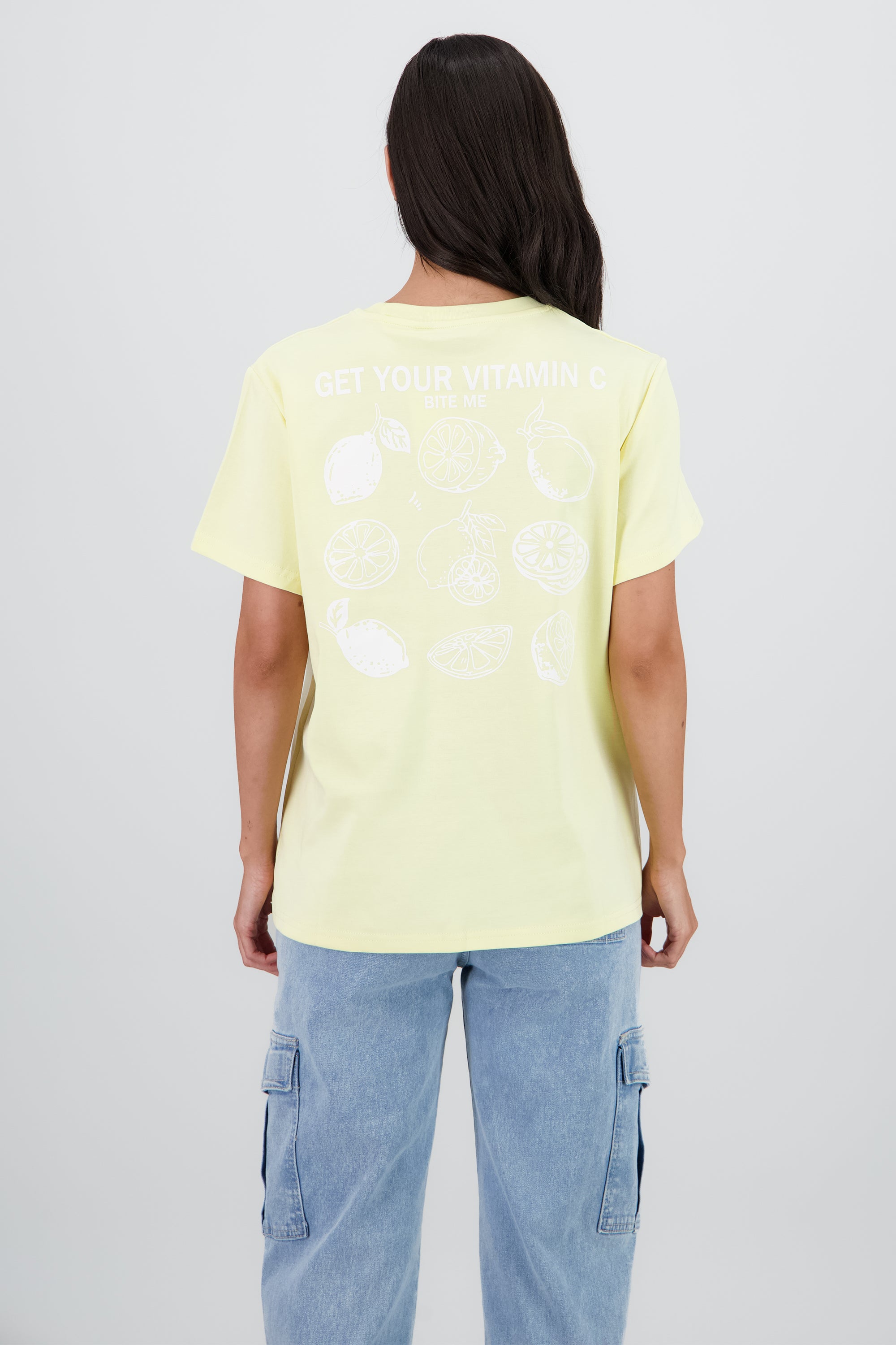 Playera manga corta estampado vitamin AMARILLO