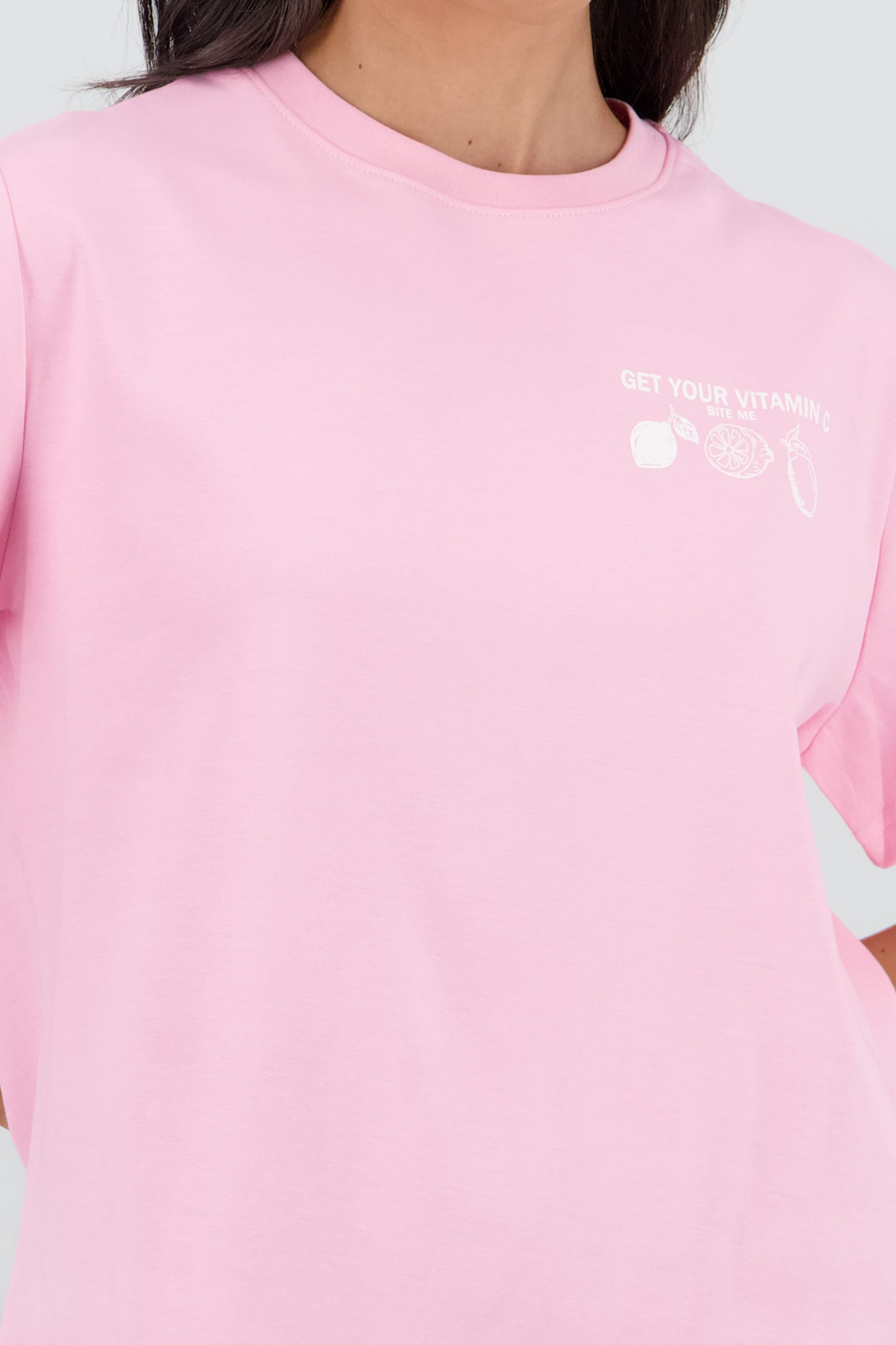 Playera manga corta estampado vitamin ROSA