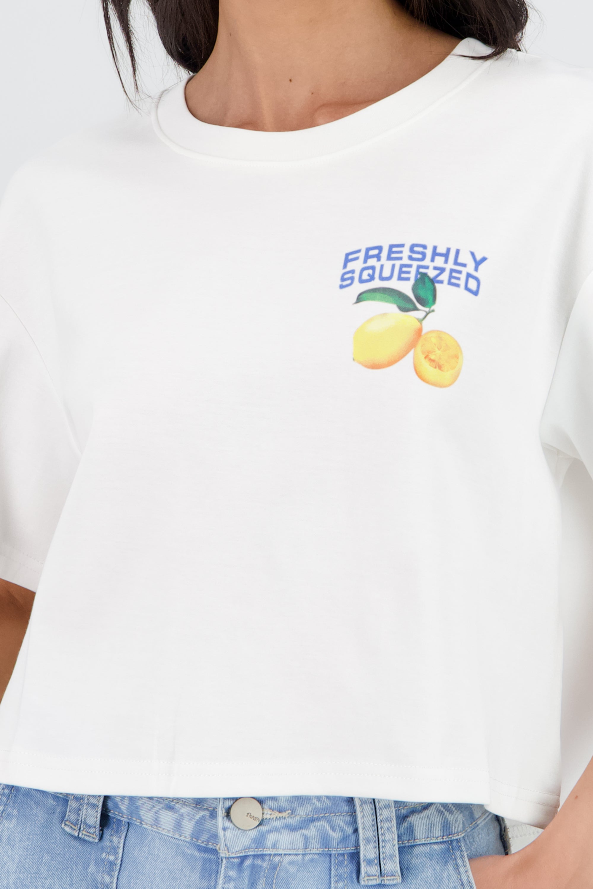 Playera manga corta crop estampado limones BLANCO