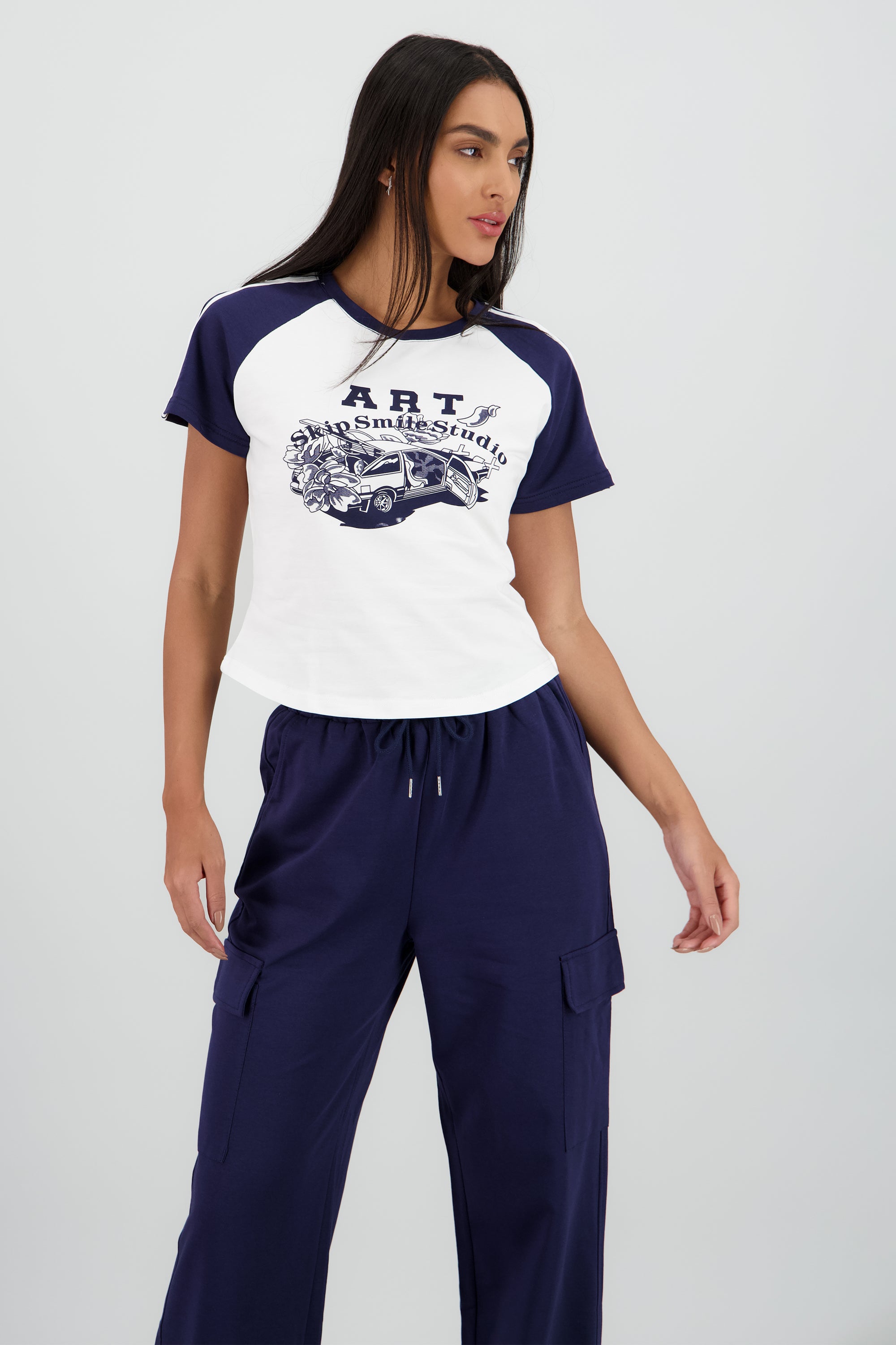 Playera crop detalle estampado contraste mangas AZUL COMBO