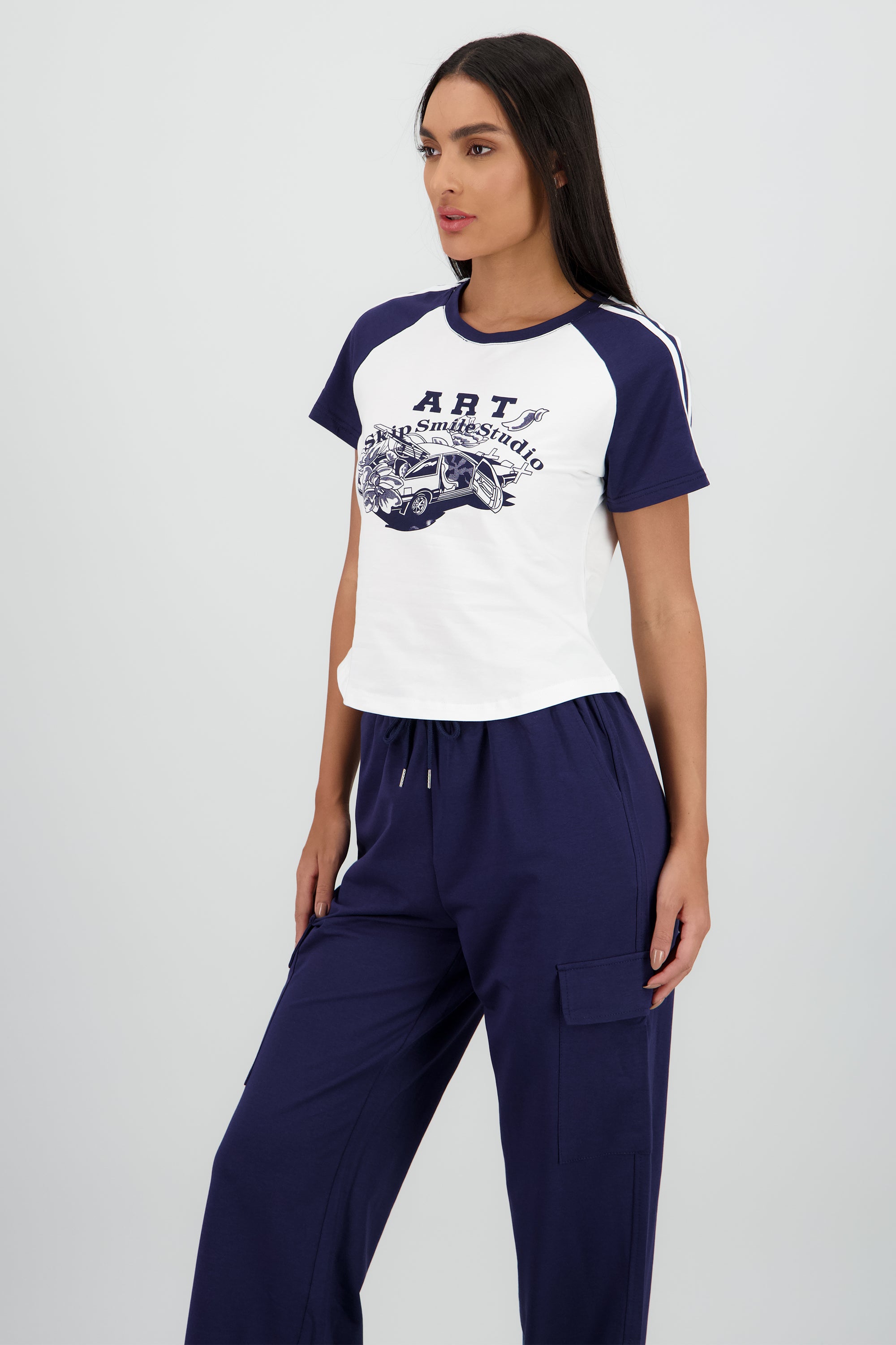 Playera crop detalle estampado contraste mangas AZUL COMBO