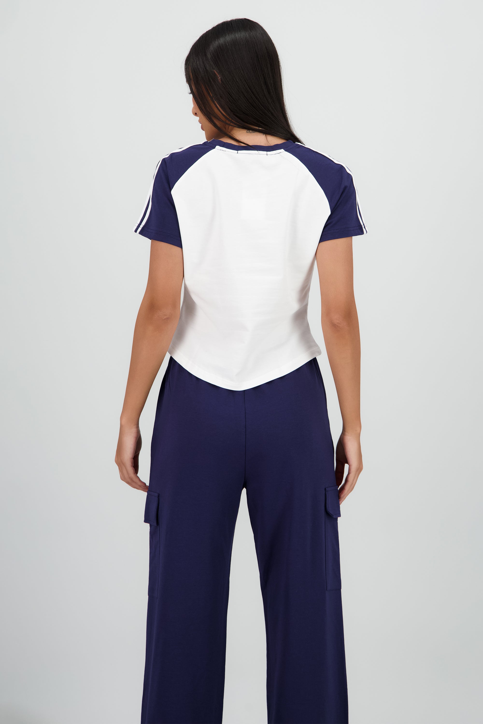 Playera crop detalle estampado contraste mangas AZUL COMBO