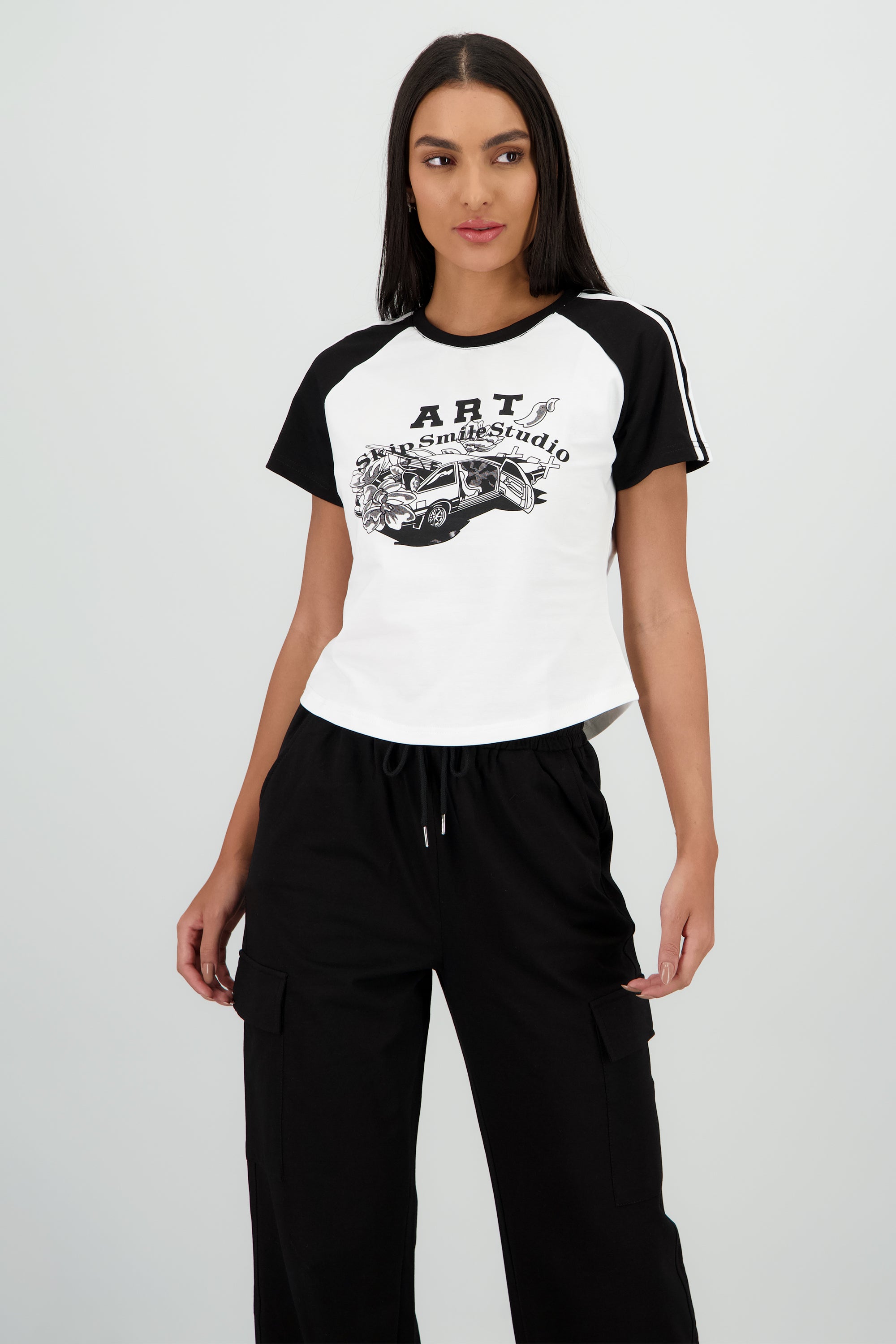 Playera crop detalle estampado contraste mangas NEGRO COMBO