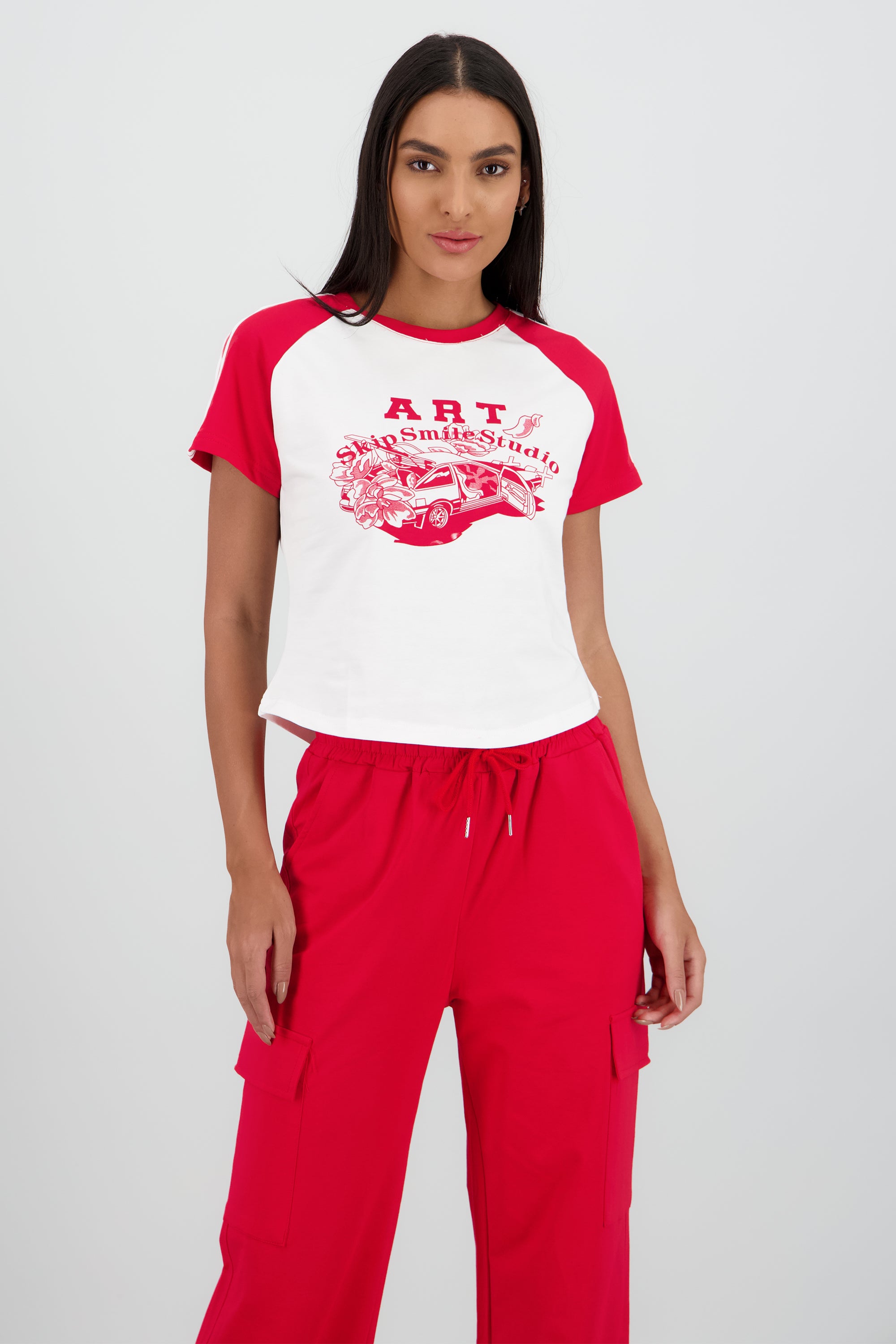 Playera crop detalle estampado contraste mangas ROJO COMBO