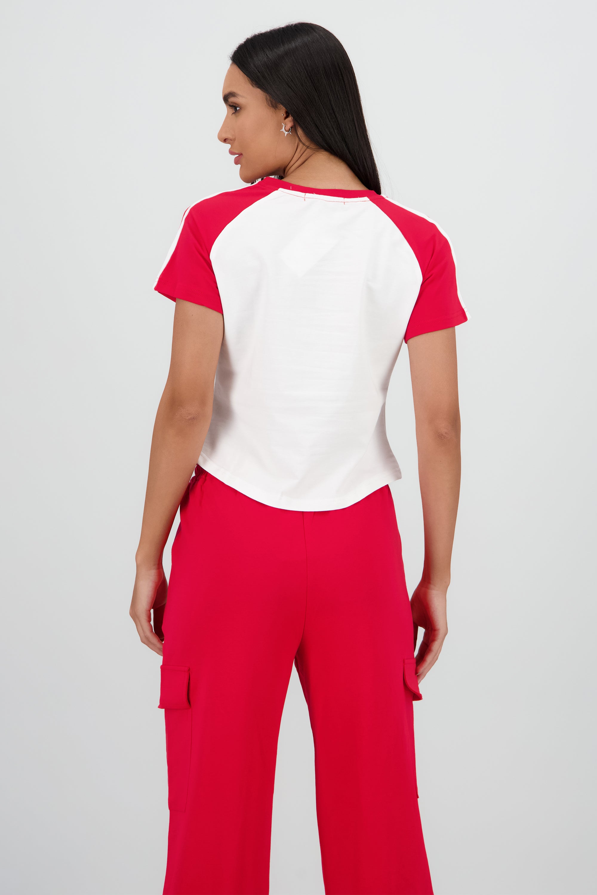 Playera crop detalle estampado contraste mangas ROJO COMBO