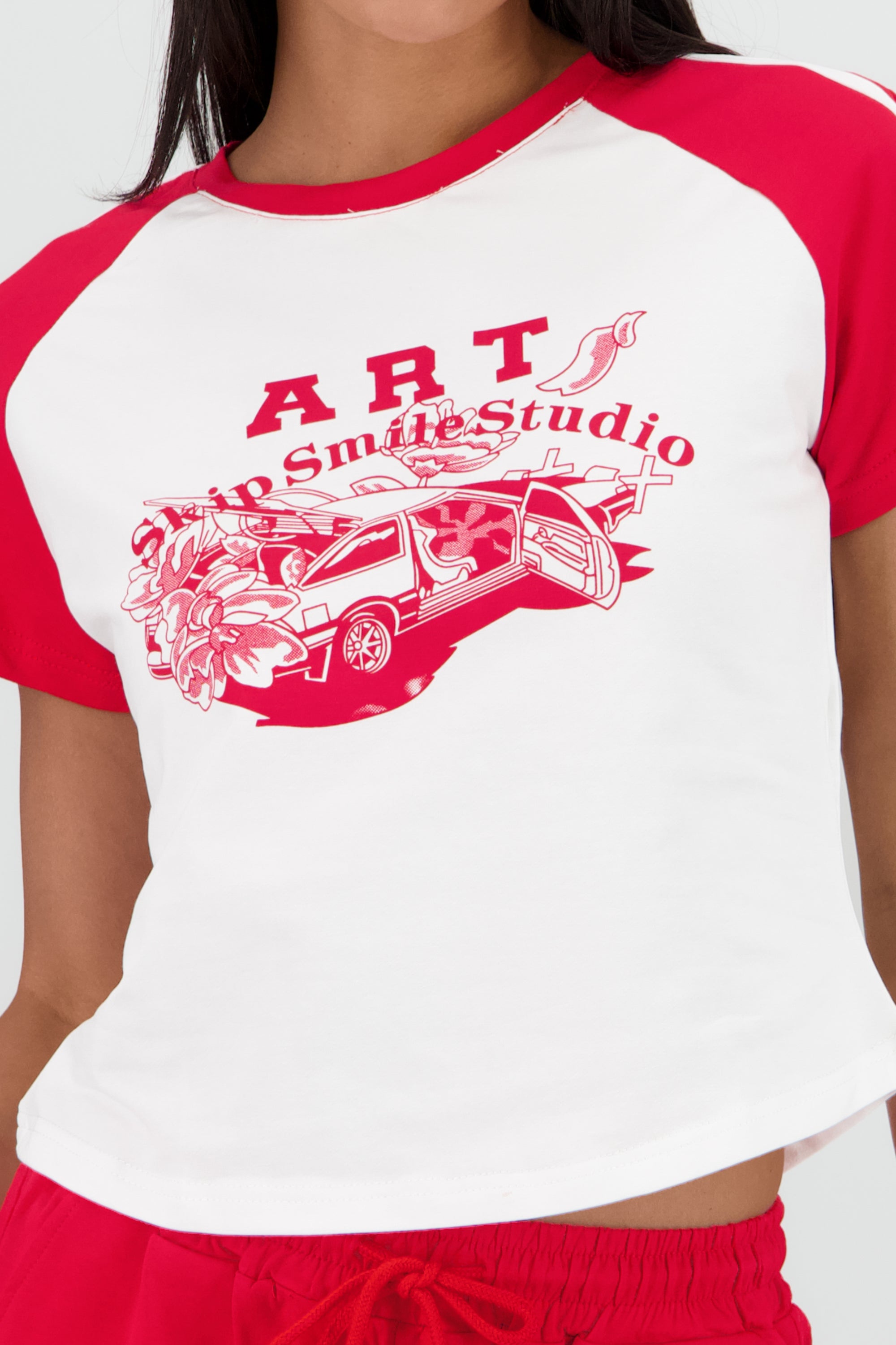 Playera crop detalle estampado contraste mangas ROJO COMBO