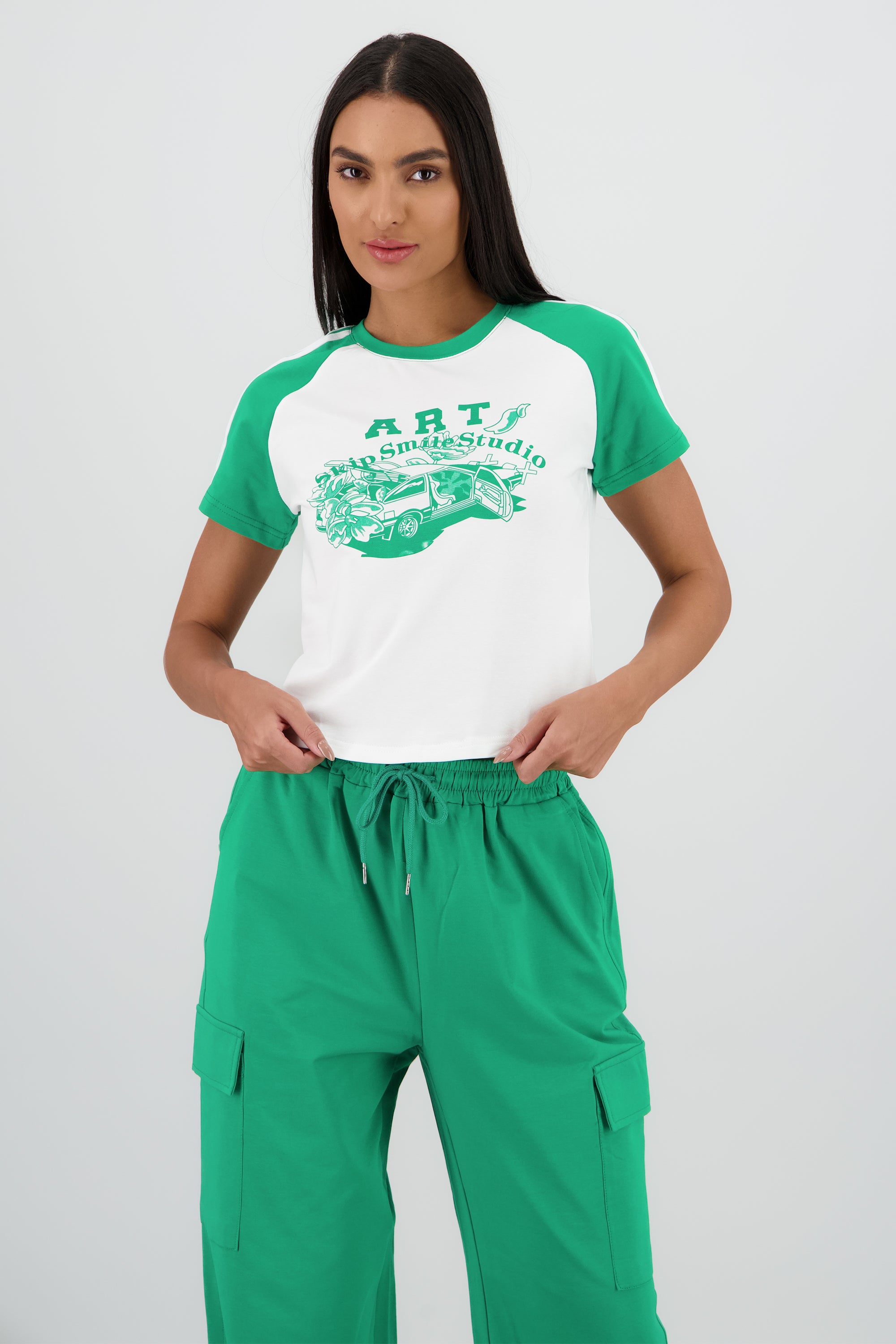 Playera crop detalle estampado contraste mangas VERDE COMBO