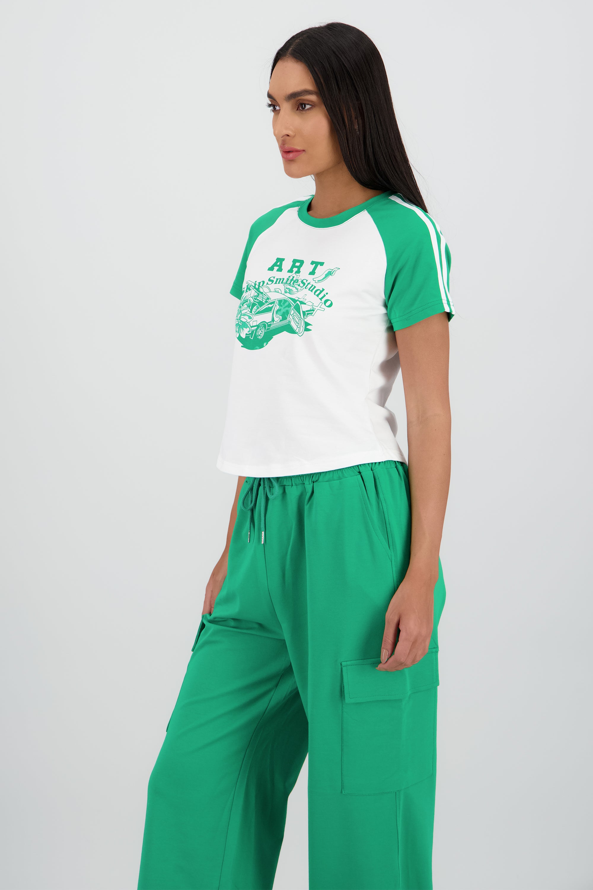 Playera crop detalle estampado contraste mangas VERDE COMBO