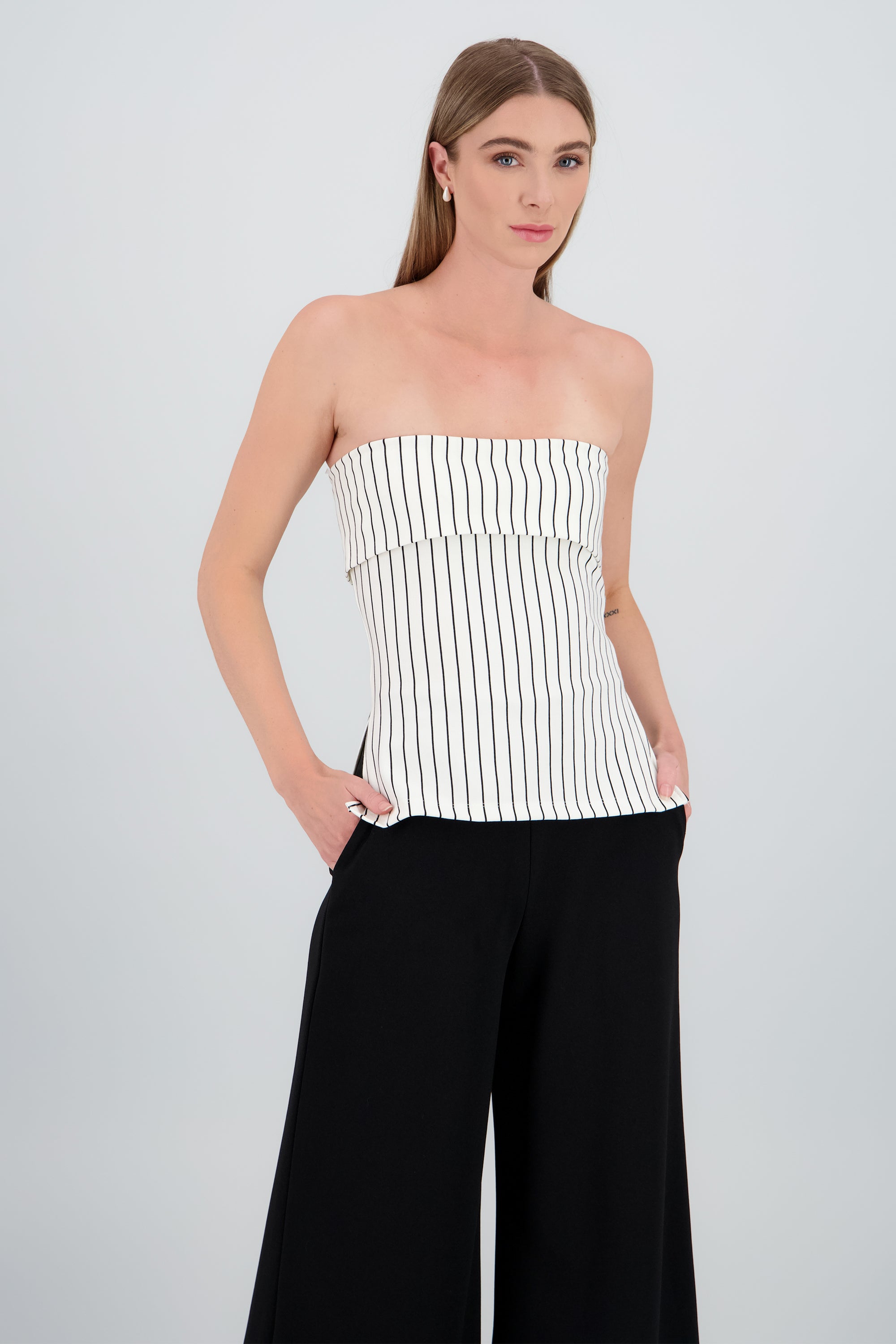 Top strapless rallas BLANCO COMBO